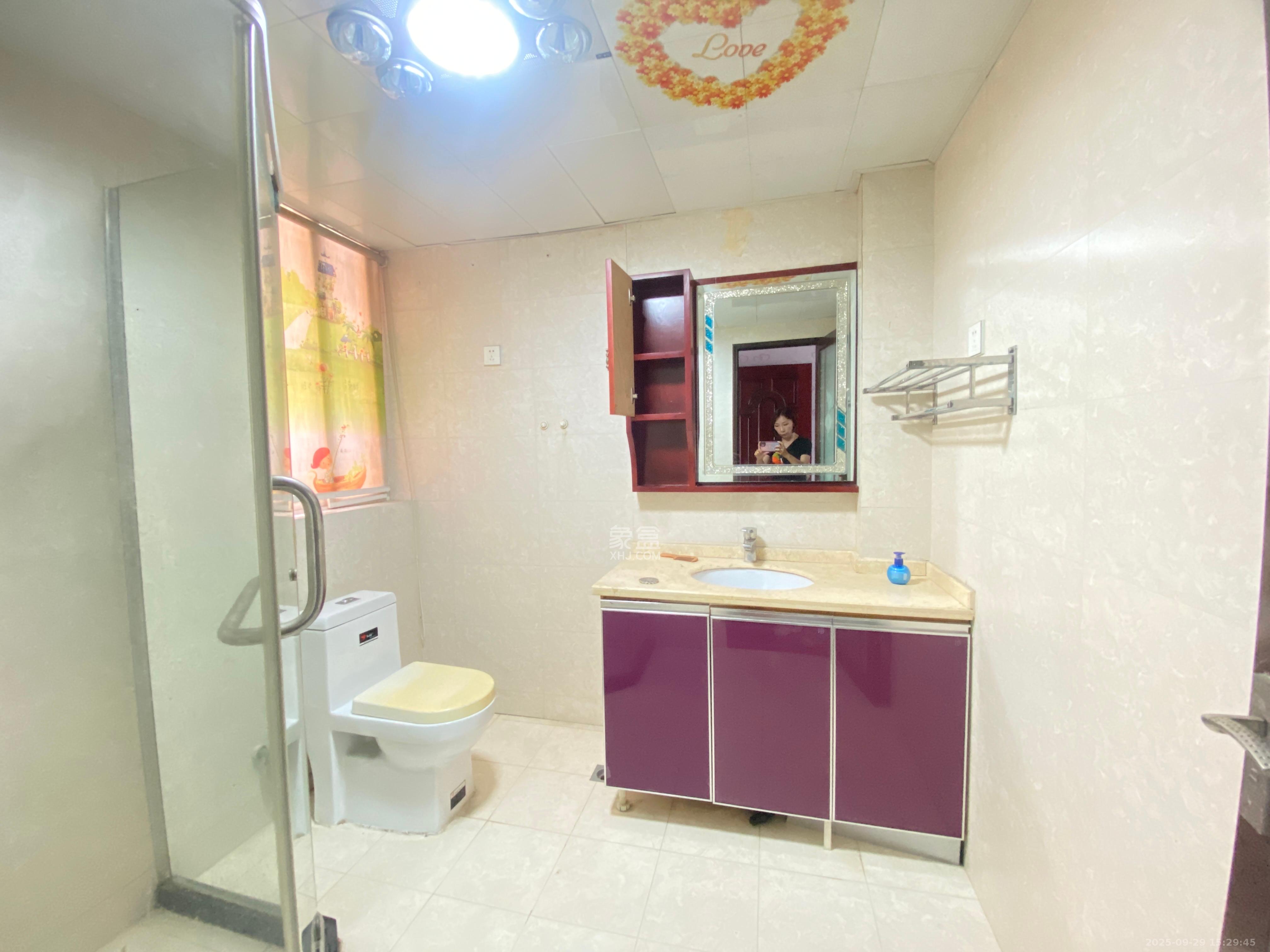 东城名苑 3室2厅2卫 1600.0元/月 东城名苑 3室2厅2卫 1600.0元/月室内图