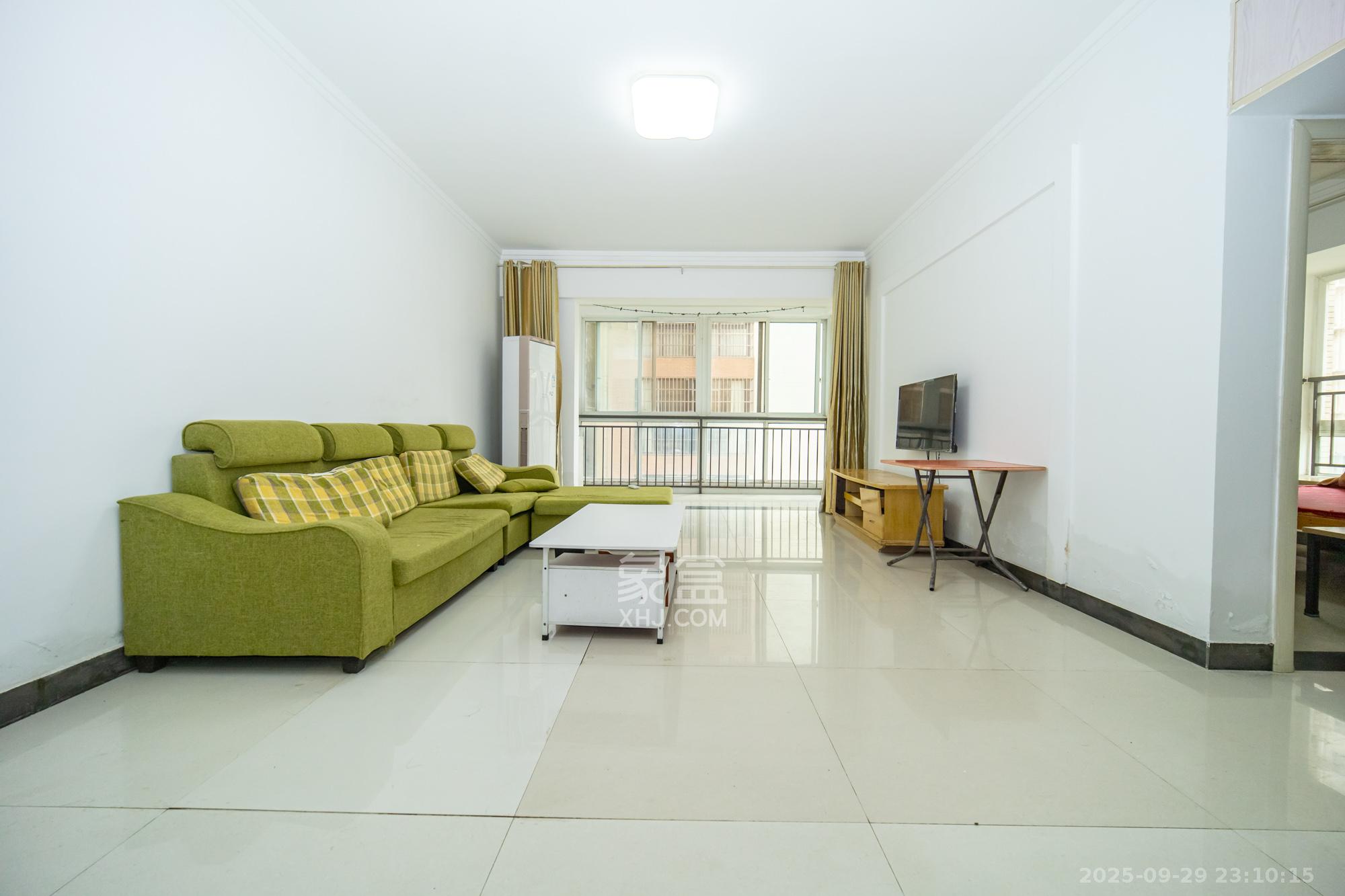 楚天世纪城东苑 2室2厅1卫 49.5万 楚天世纪城东苑 2室2厅1卫 49.5万客厅