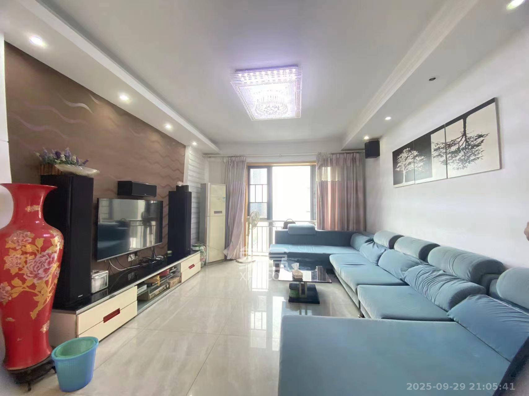 银港水晶城  3室2厅2卫    2600.0元/月 银港水晶城  3室2厅2卫    2600.0元/月