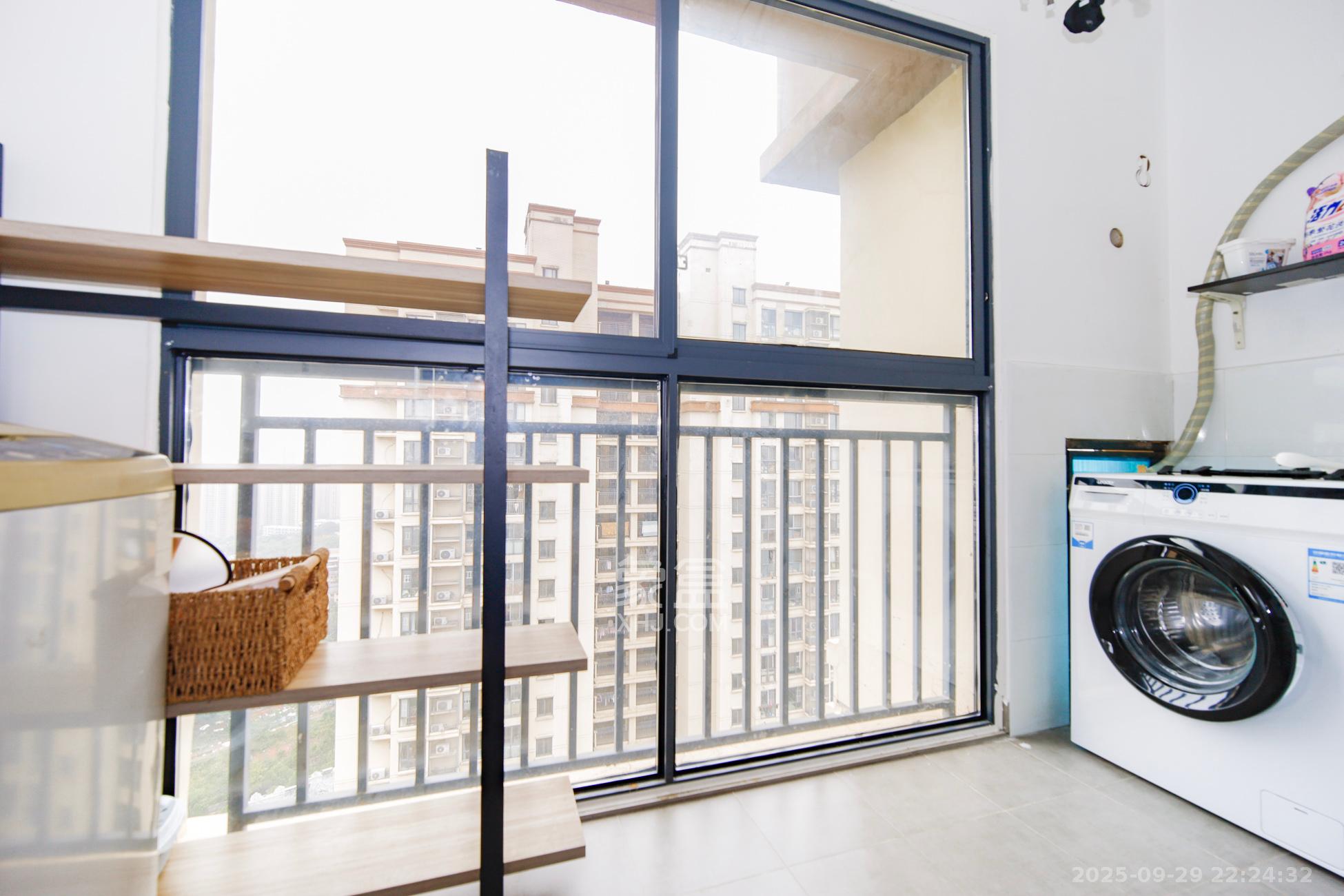 蓝光幸福满庭  2室2厅1卫    67.0万阳台