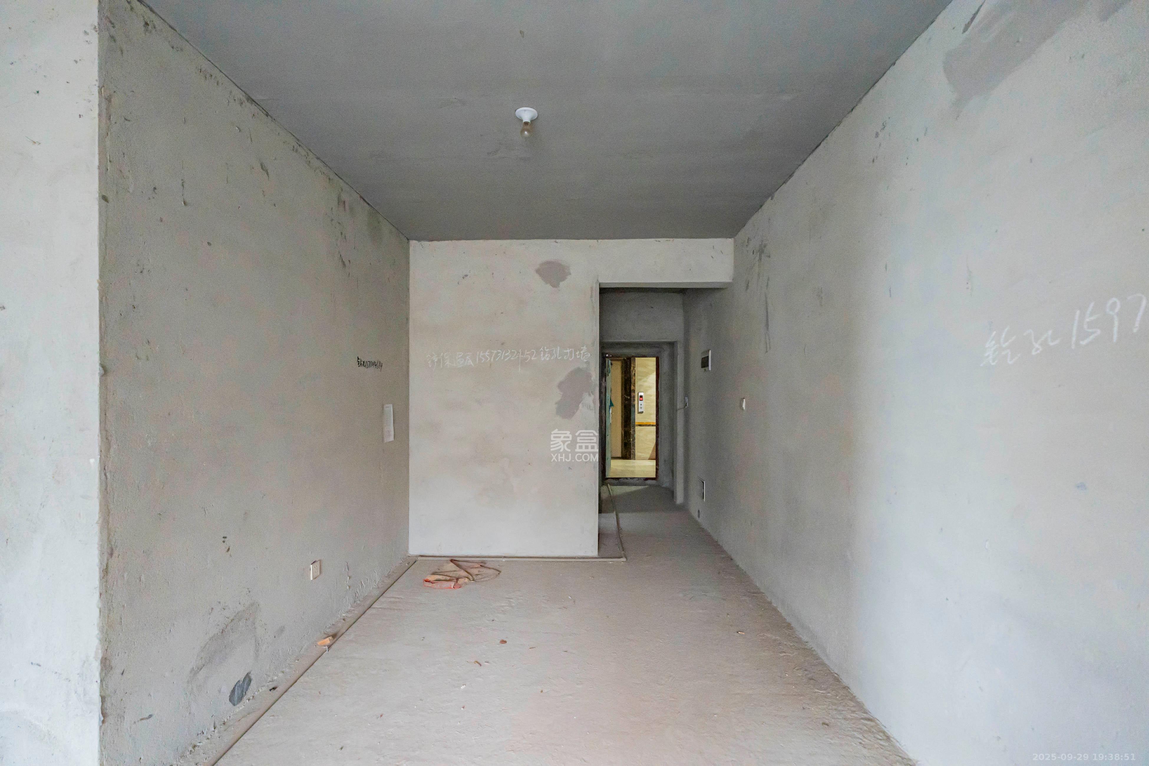 上园商住小区 4室1厅1卫 105.0万 上园商住小区 4室1厅1卫 105.0万客厅