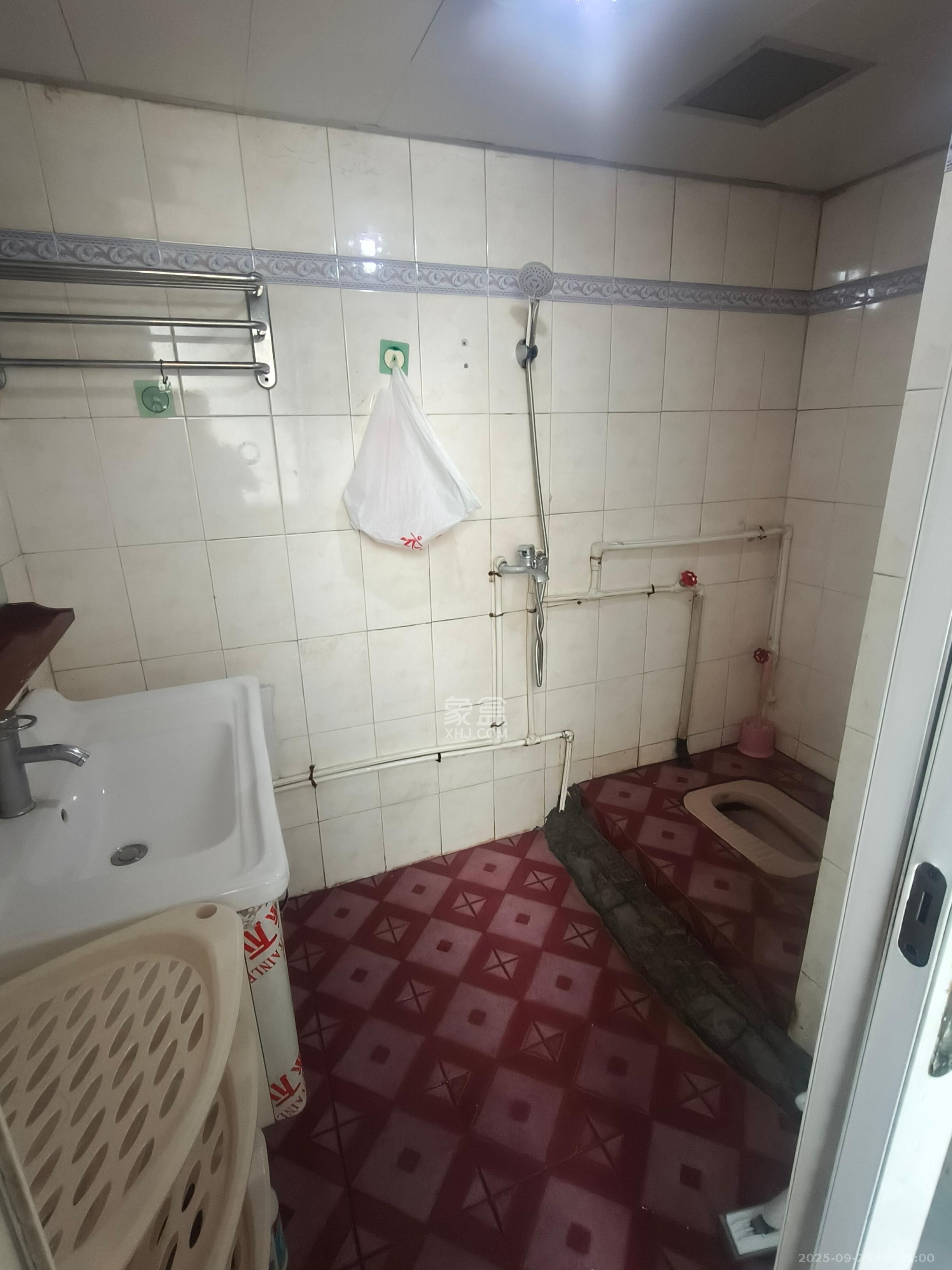 市直属机关宿舍 3室1厅1卫 1400.0元/月 市直属机关宿舍 3室1厅1卫 1400.0元/月室内图