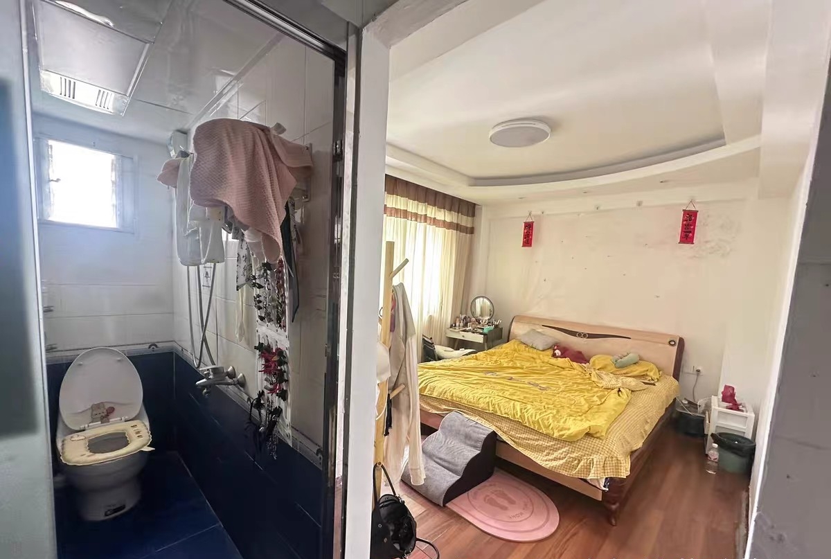 海联商住楼  4室2厅2卫   3300.00元/月室内图
