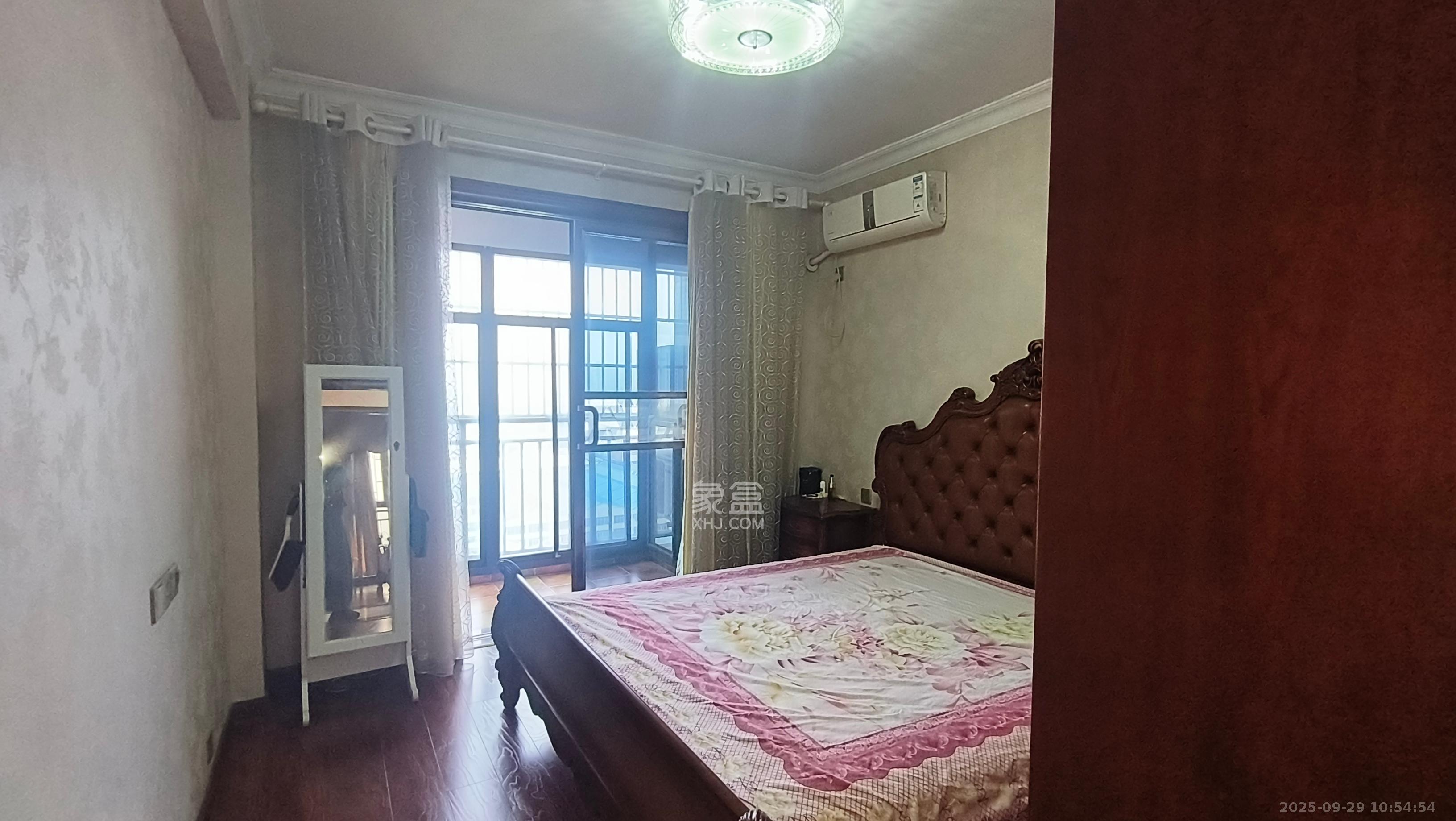 东岸梅园小区 4室2厅2卫 3500.0元/月 东岸梅园小区 4室2厅2卫 3500.0元/月室内图