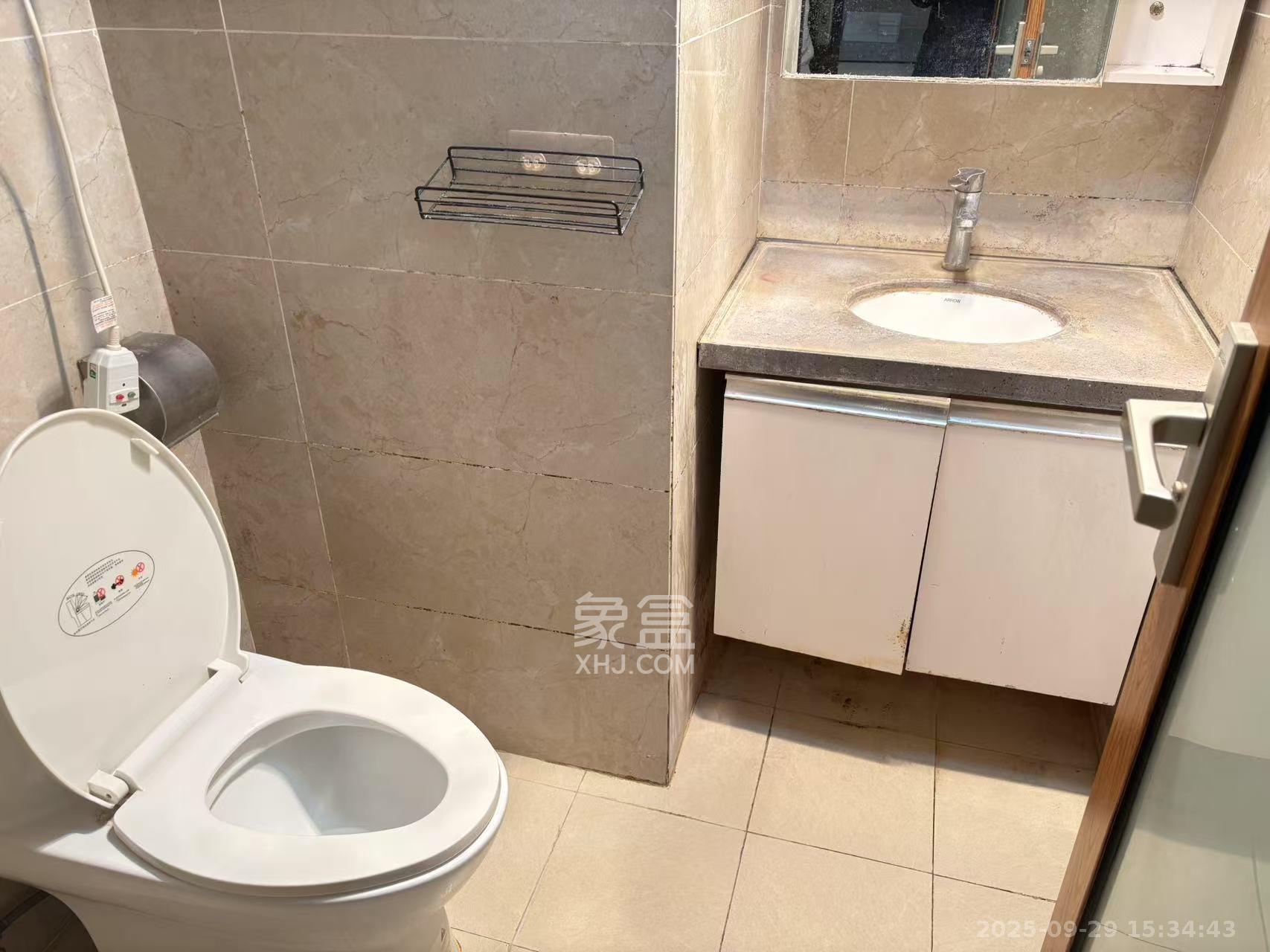 荣泰广场  1室1厅1卫   1300.00元/月室内图