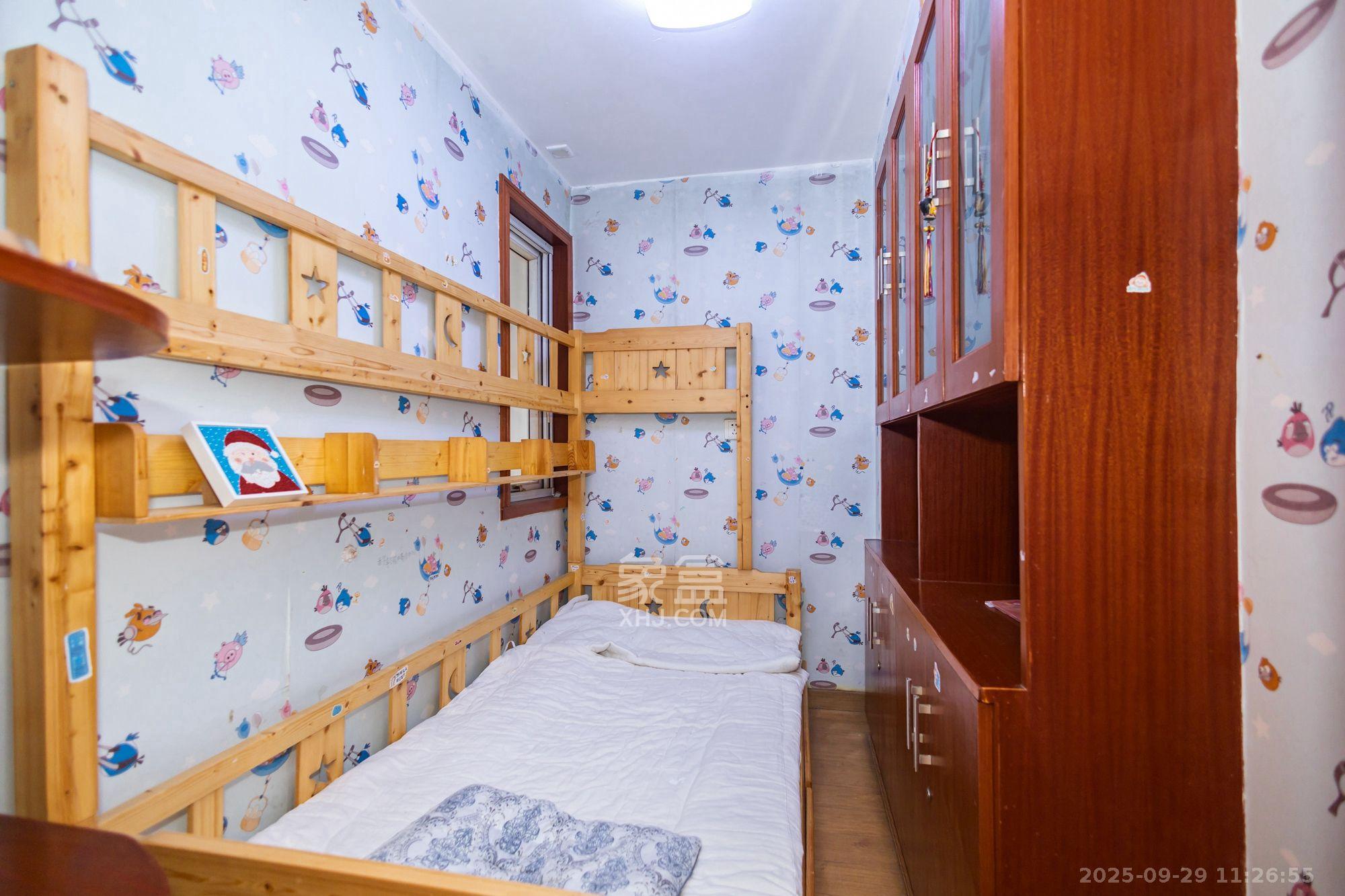 晶华美地 2室2厅1卫 1600.0元/月 晶华美地 2室2厅1卫 1600.0元/月室内图