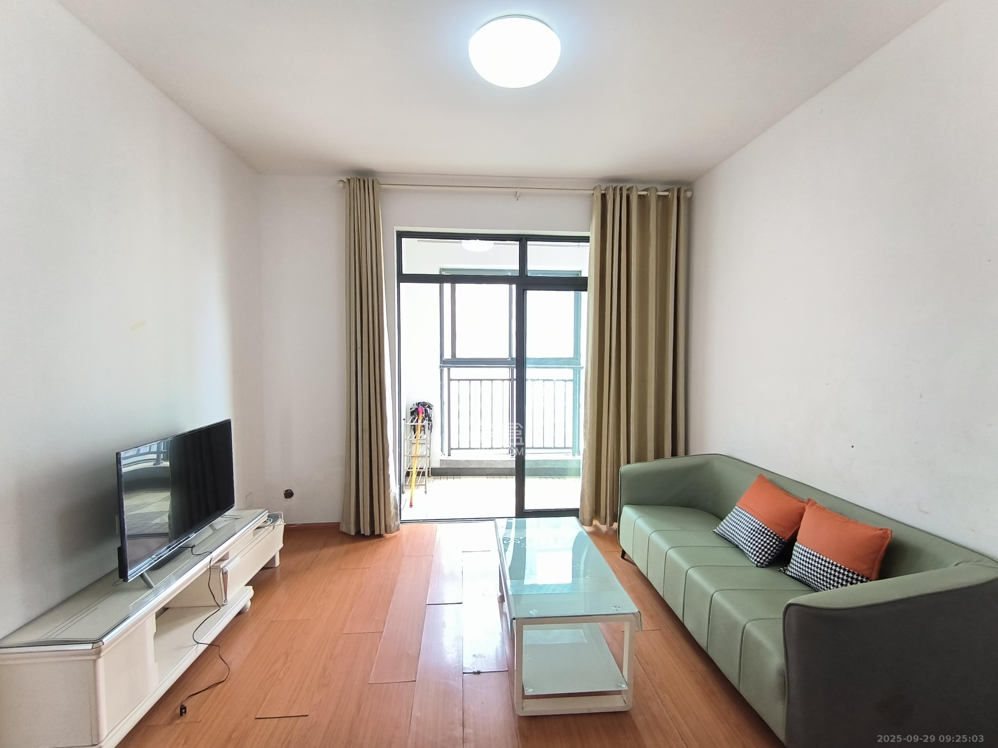 荣盛花语馨苑 2室2厅1卫 2100.0元/月 荣盛花语馨苑 2室2厅1卫 2100.0元/月室内图