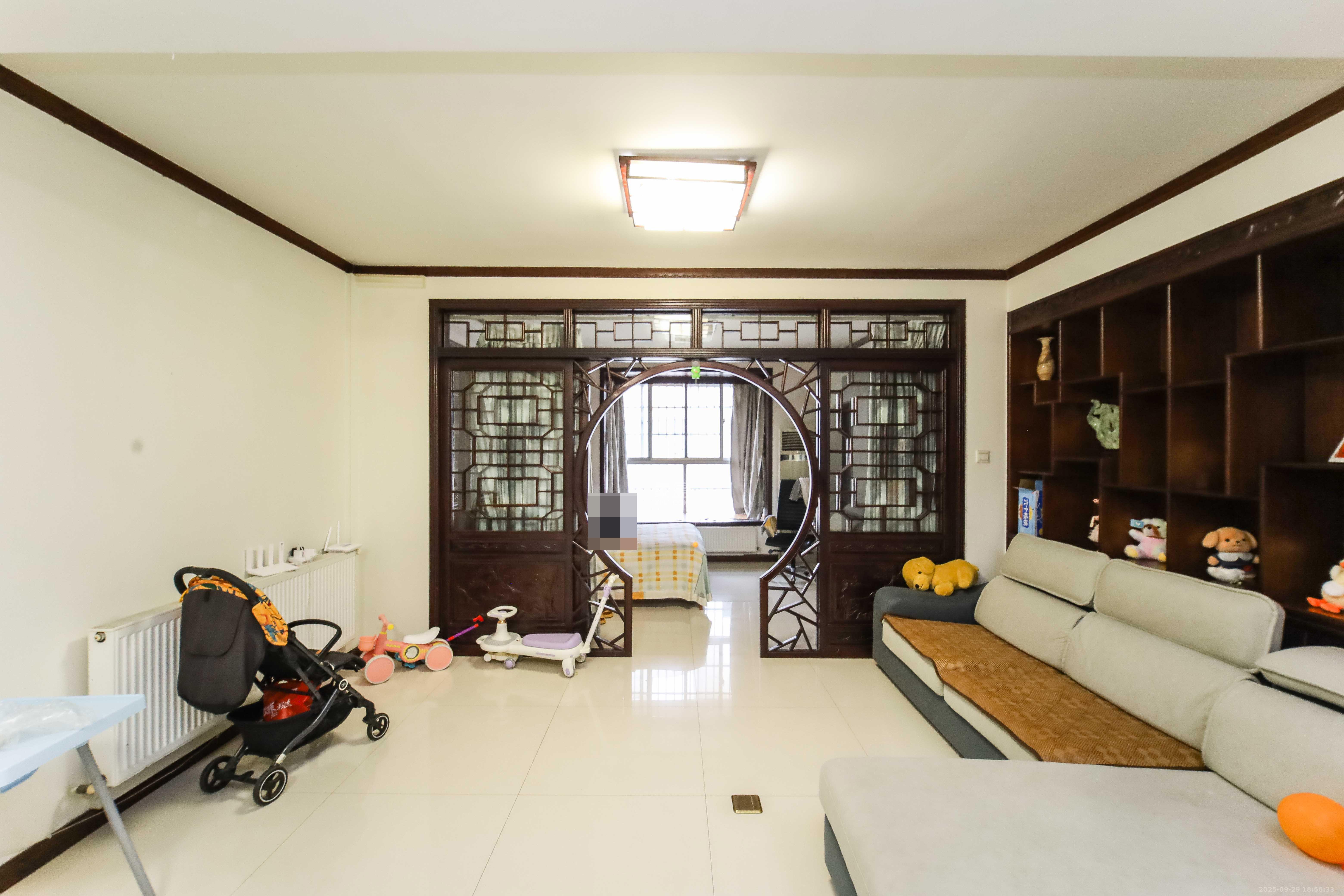 惠泽园  3室2厅2卫    99.0万 惠泽园  3室2厅2卫    99.0万客厅