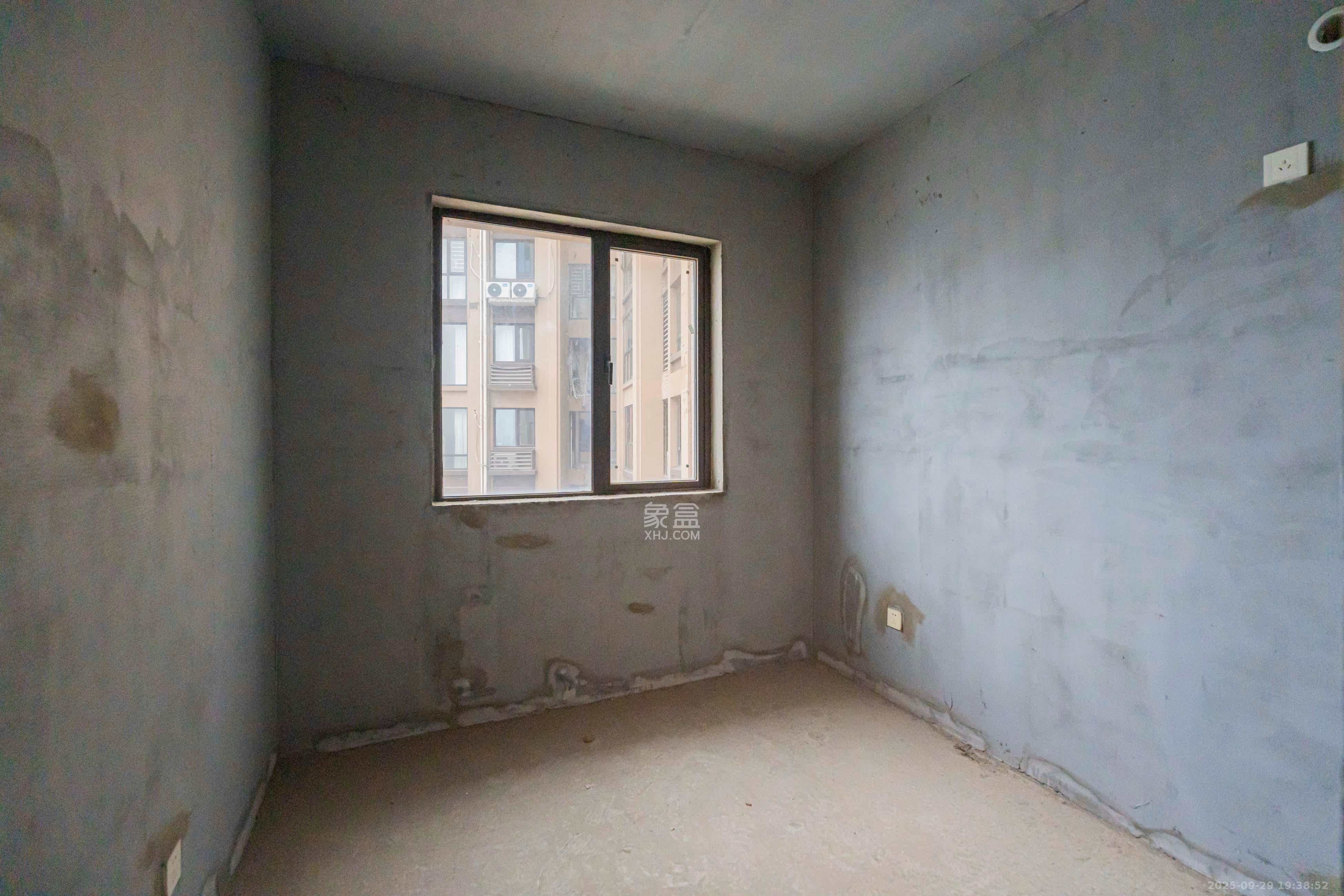 上园商住小区 4室1厅1卫 105.0万 上园商住小区 4室1厅1卫 105.0万卧室