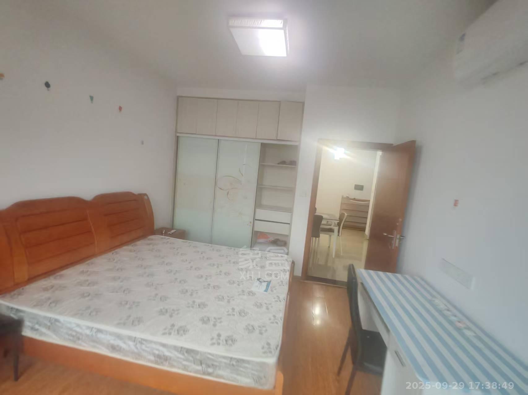 华晨御园  2室2厅1卫    1600.0元/月室内图