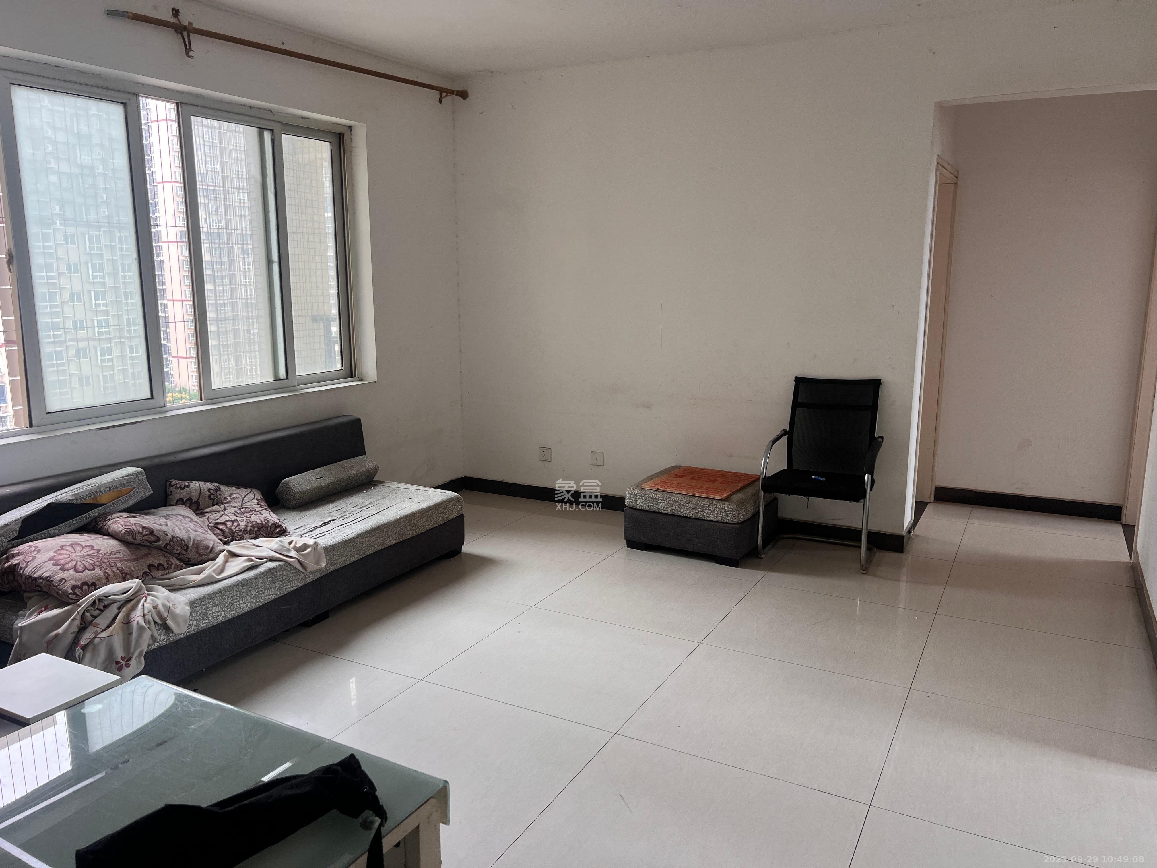 谷山庭院一期  3室2厅1卫    2000.0元/月 谷山庭院一期  3室2厅1卫    2000.0元/月室内图