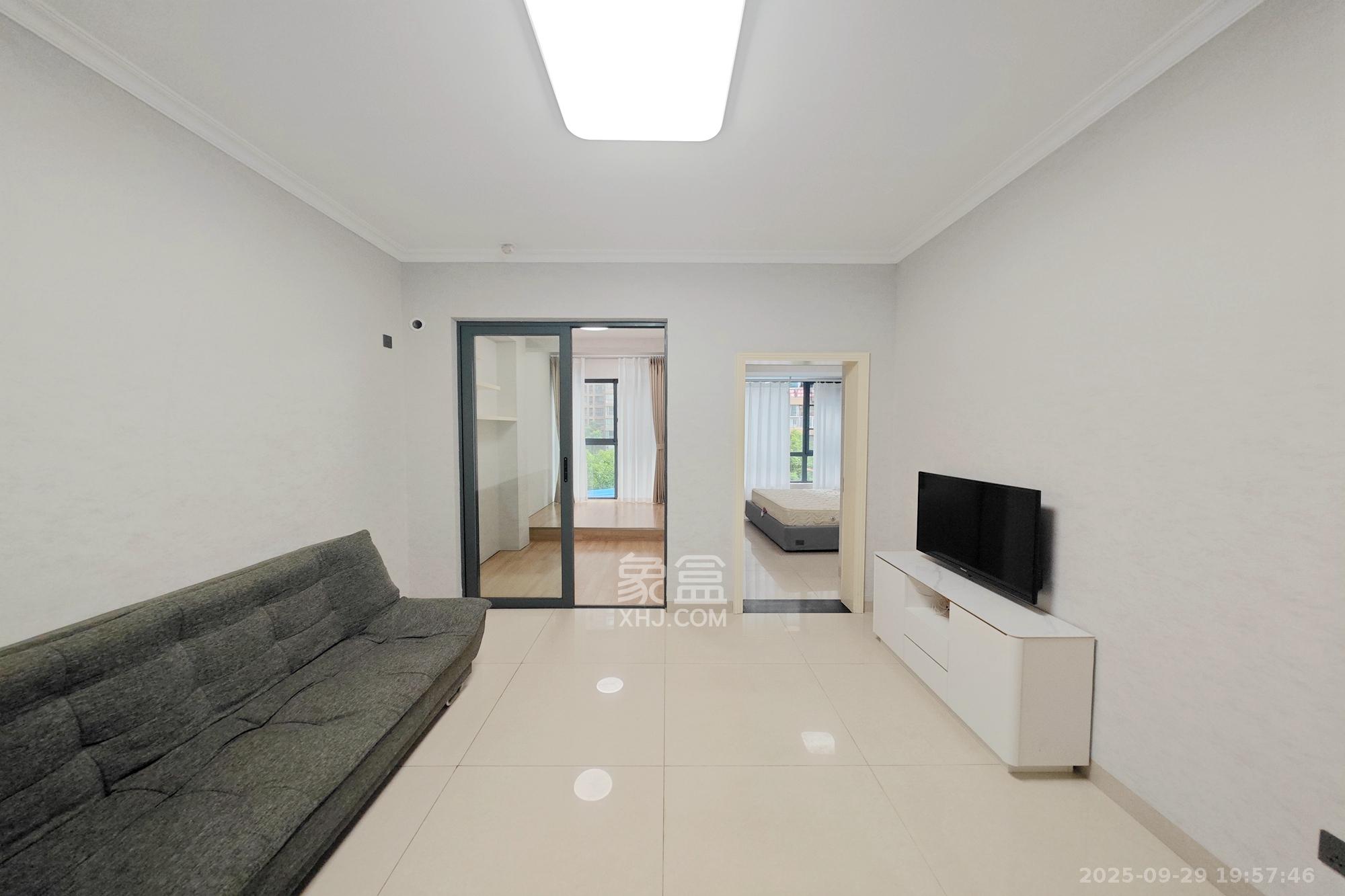 万博汇 2室1厅1卫 68.0万 万博汇 2室1厅1卫 68.0万客厅