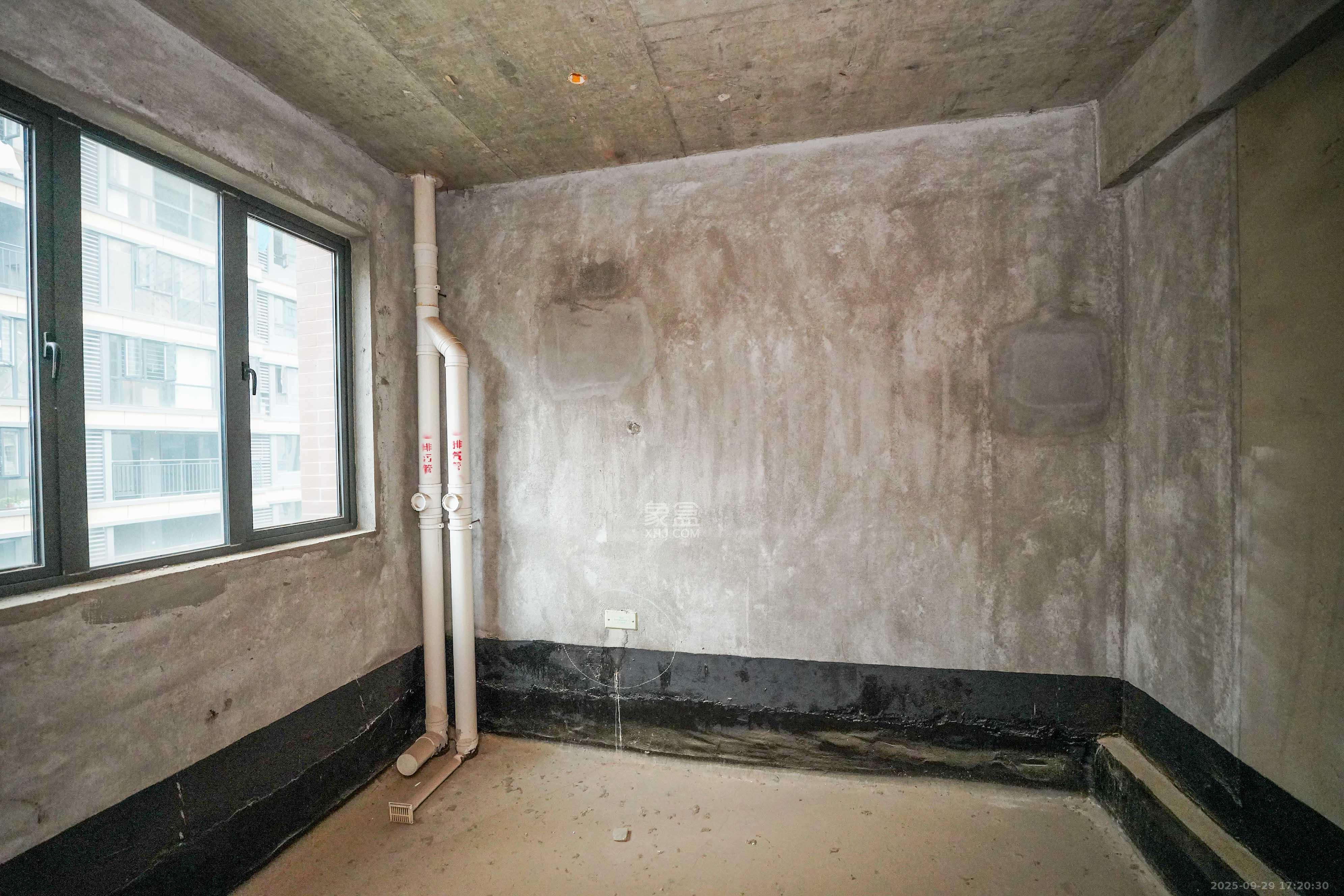 海伦堡爱ME城市  6室3厅3卫    228.0万卫生间