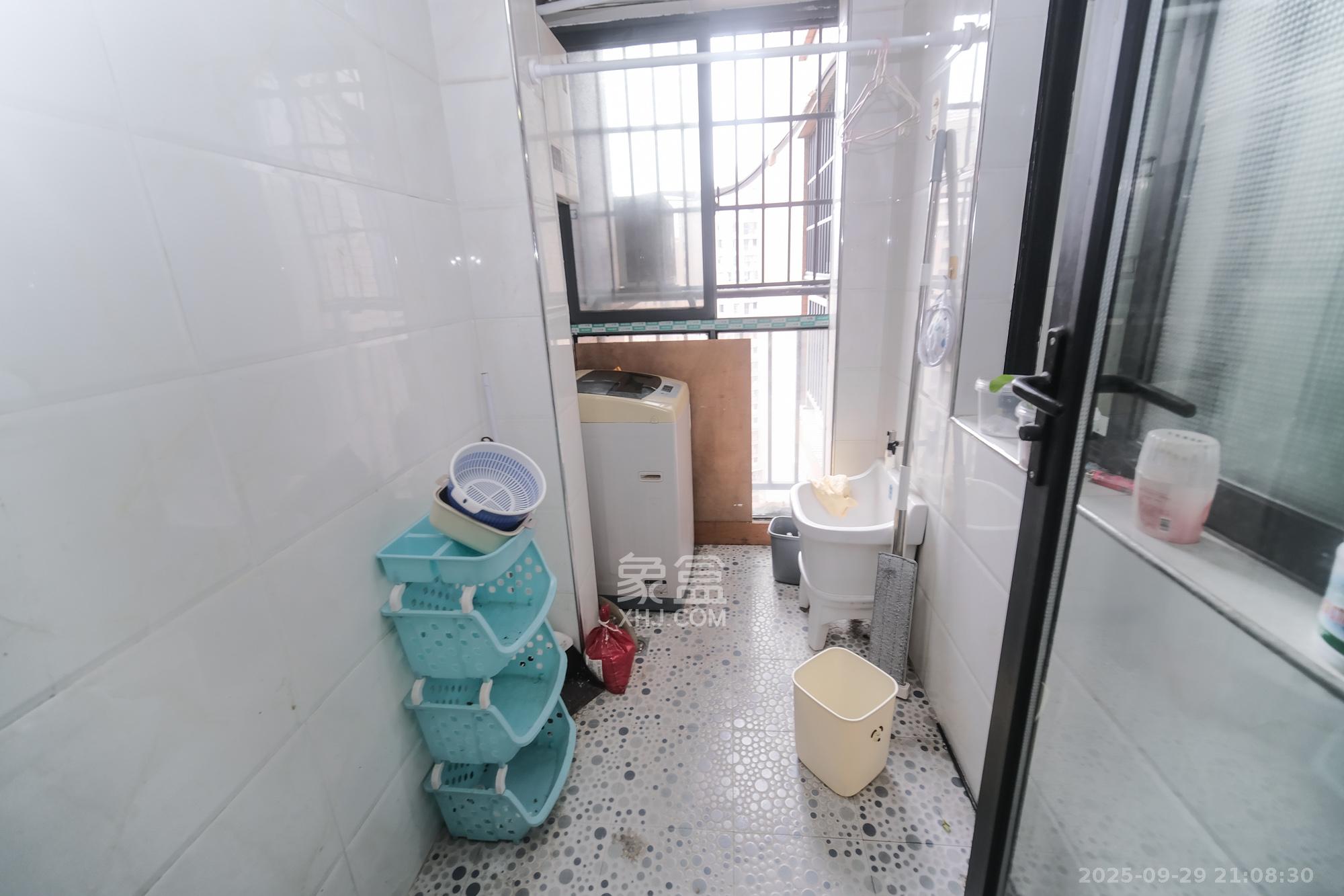 三一街区 3室2厅1卫 49.8万 三一街区 3室2厅1卫 49.8万阳台