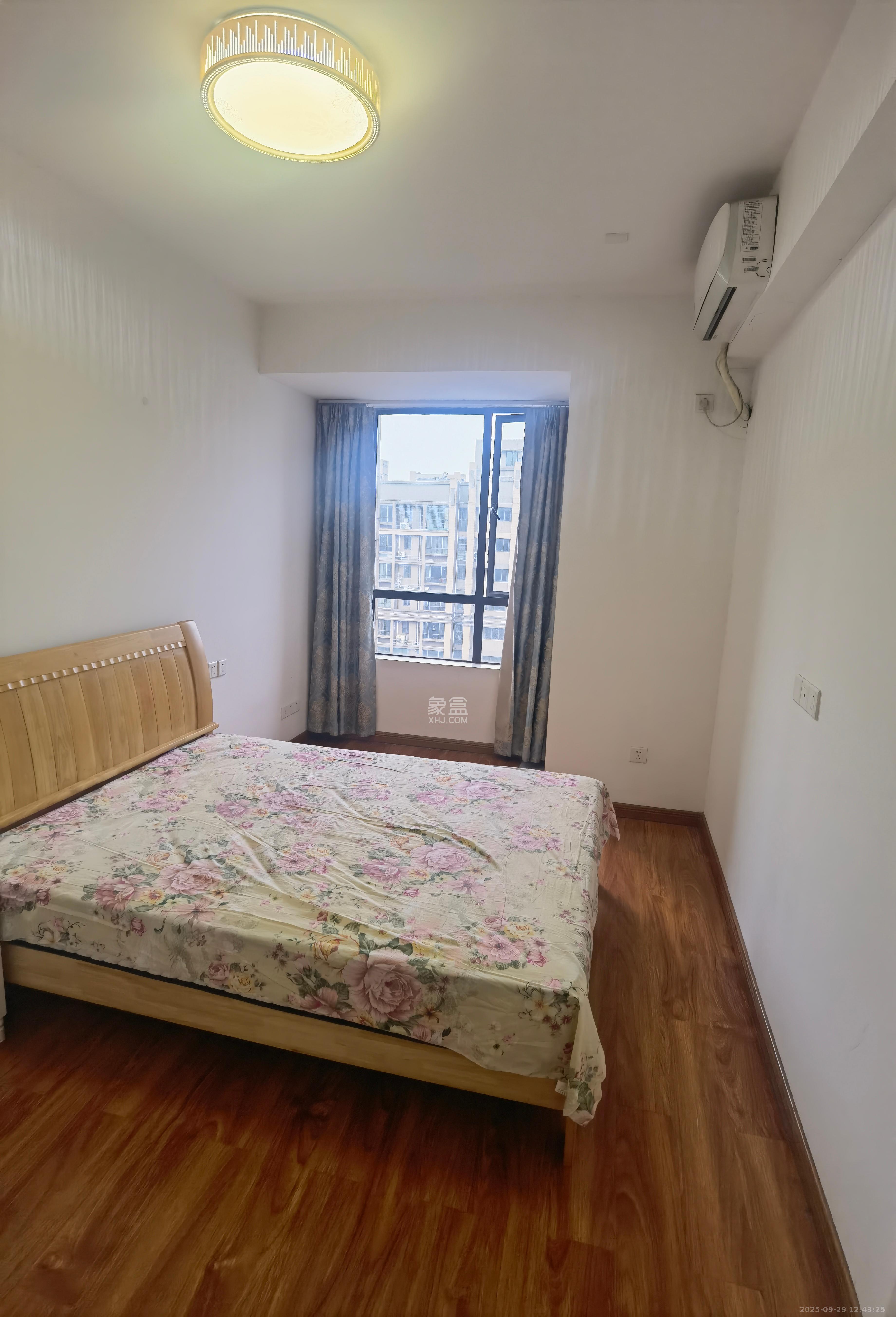 百纳广场(百纳公寓) 2室2厅1卫 2500.0元/月 百纳广场(百纳公寓) 2室2厅1卫 2500.0元/月室内图