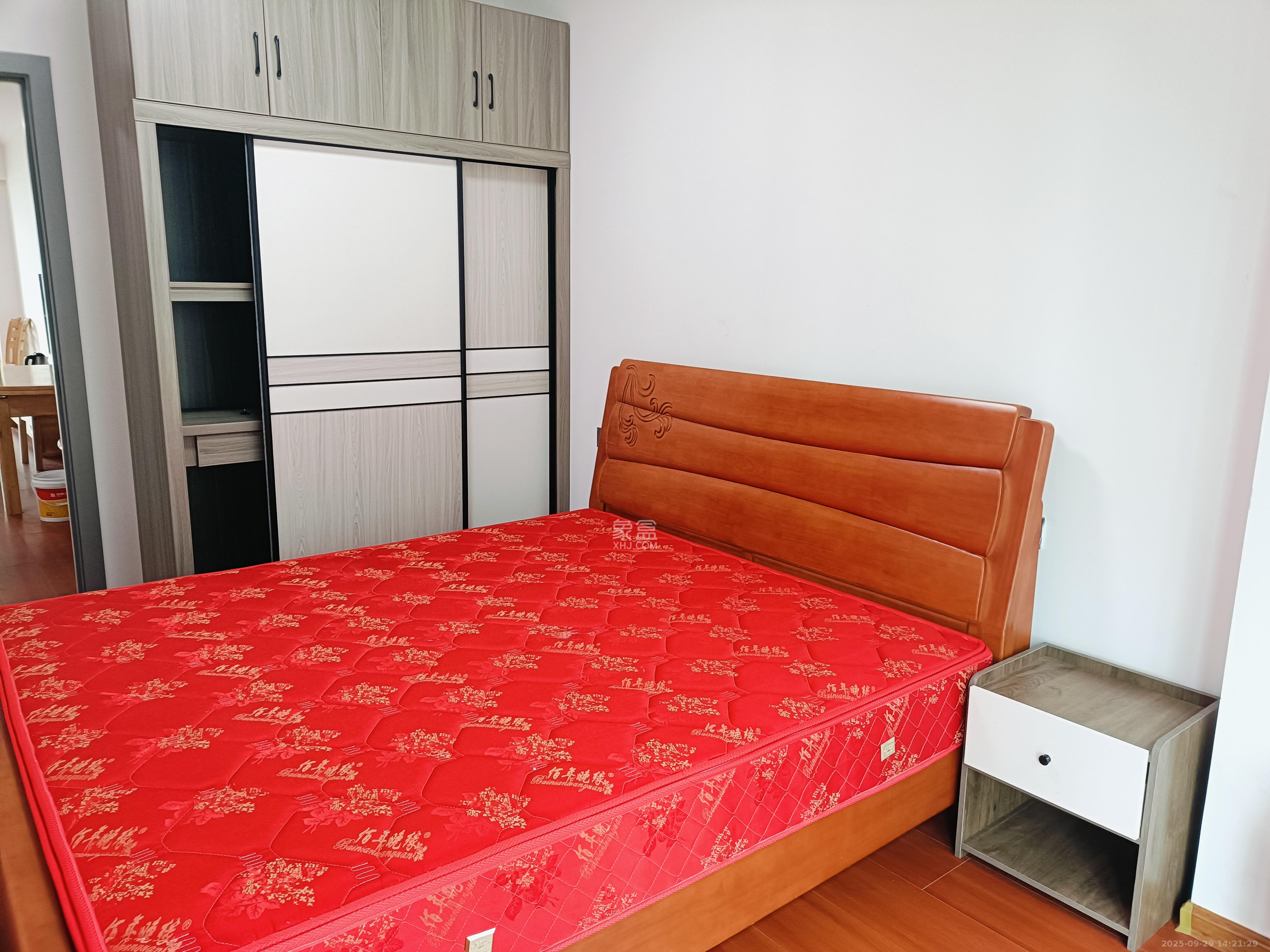 日盛湖湘花苑 3室2厅2卫 2400.0元/月 日盛湖湘花苑 3室2厅2卫 2400.0元/月室内图