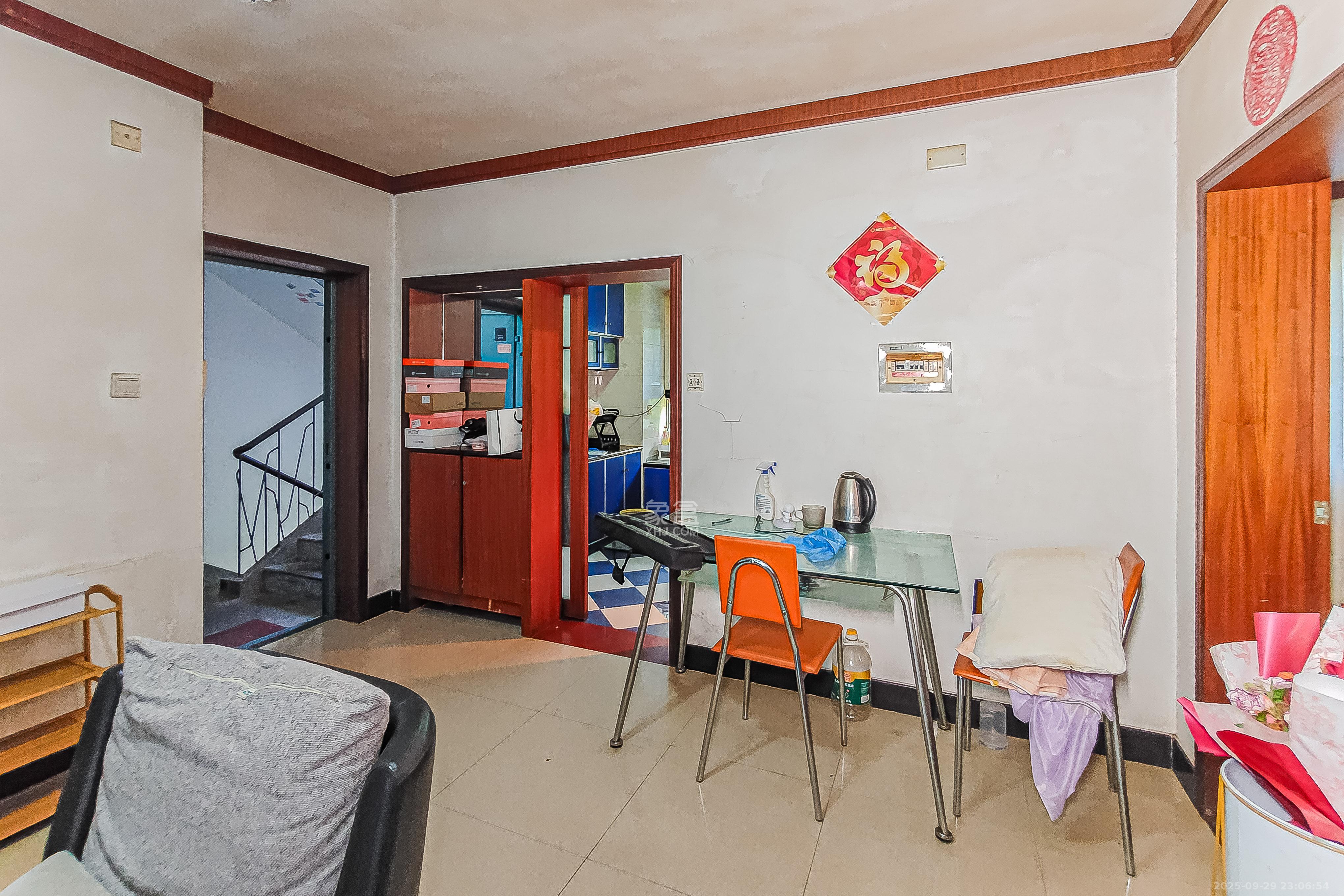 广厦新村 2室1厅1卫 35.0万 广厦新村 2室1厅1卫 35.0万客厅