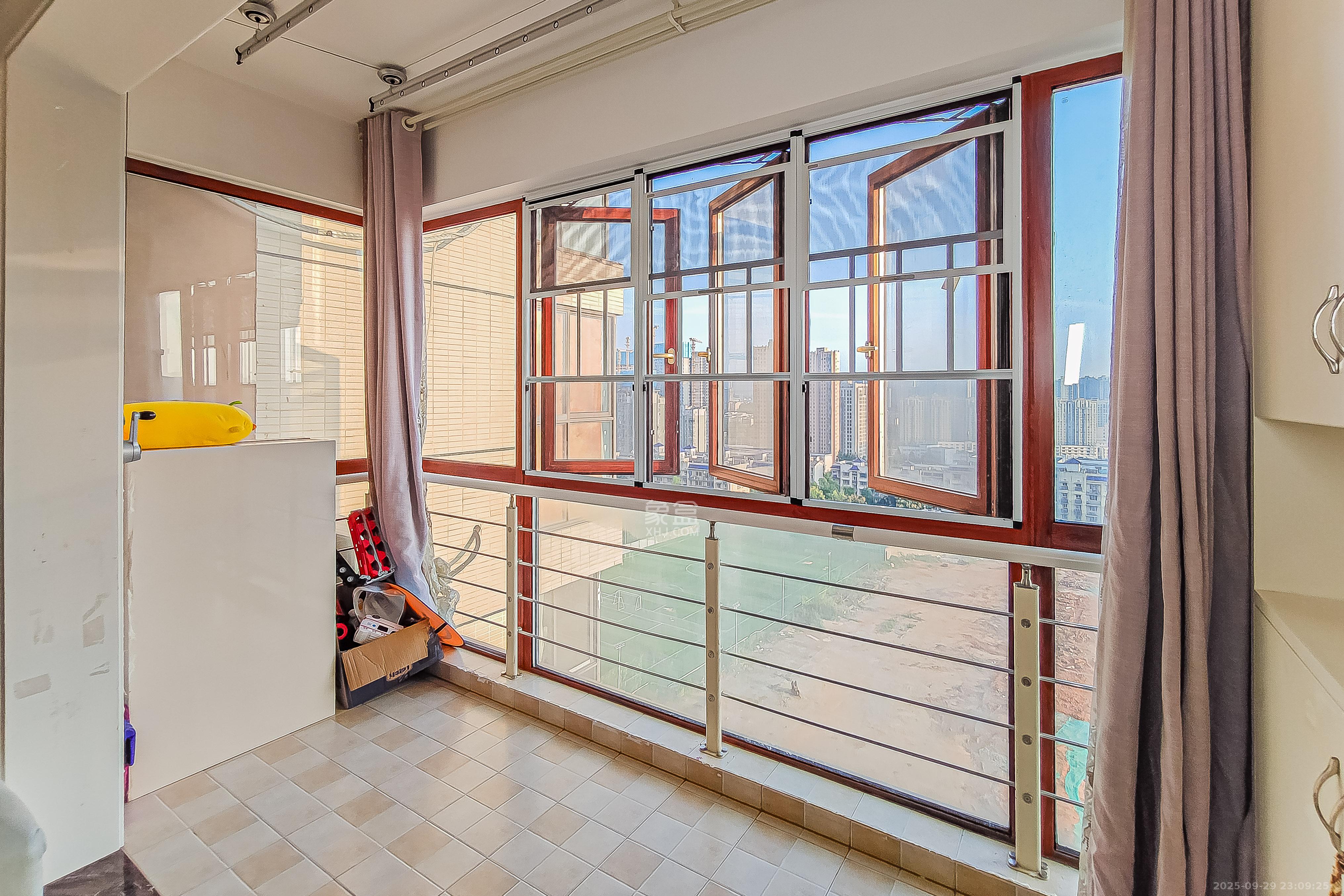 通用时代国际社区 3室2厅2卫 158.0万 通用时代国际社区 3室2厅2卫 158.0万阳台