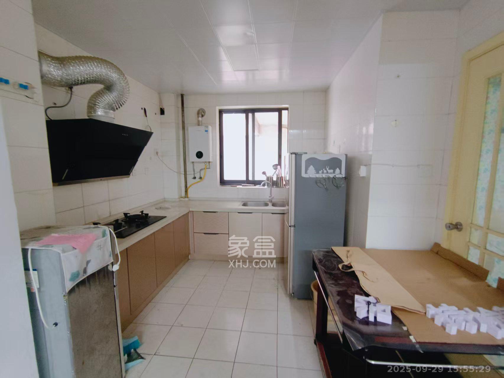 阳光100一期、四五期  4室2厅2卫    3000.0元/月室内图