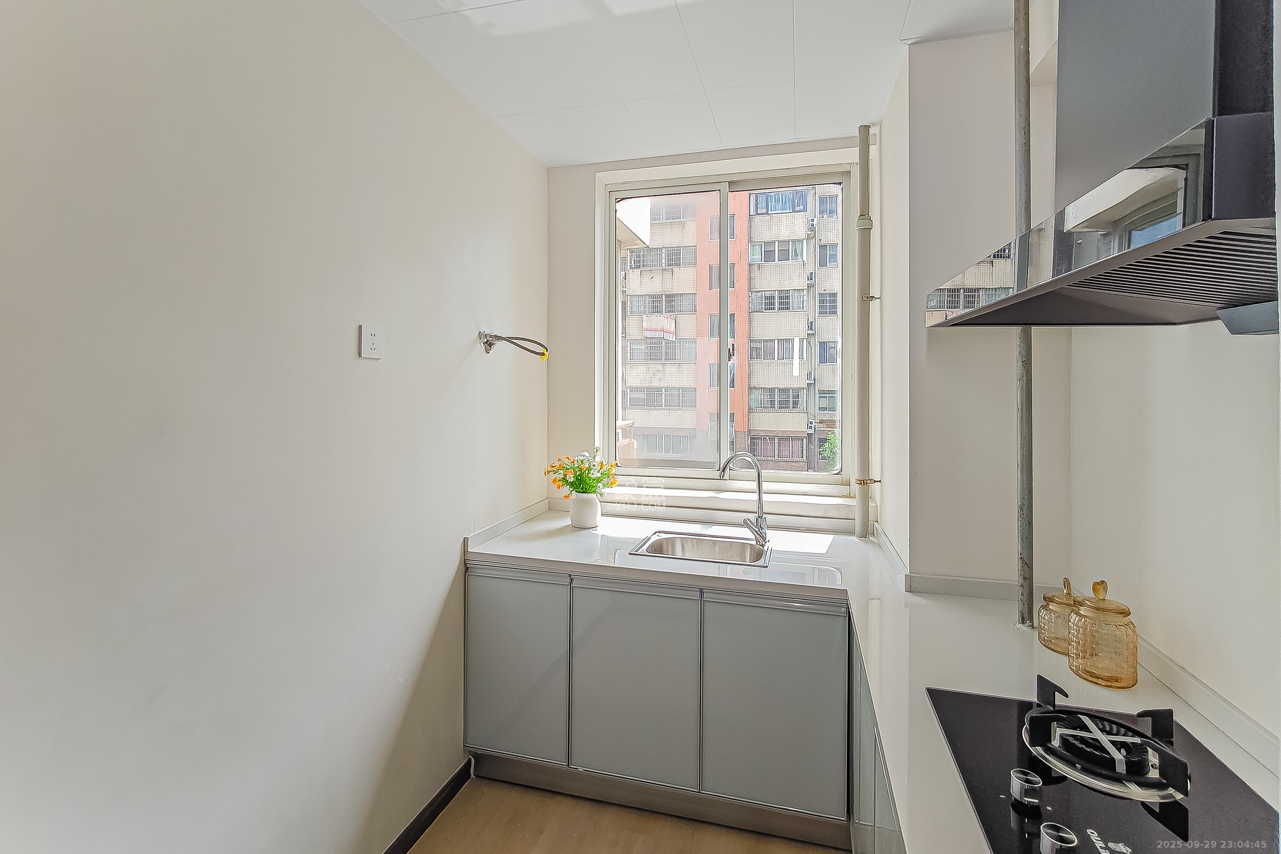 都市春天  2室1厅1卫    78.8万 都市春天  2室1厅1卫    78.8万厨房