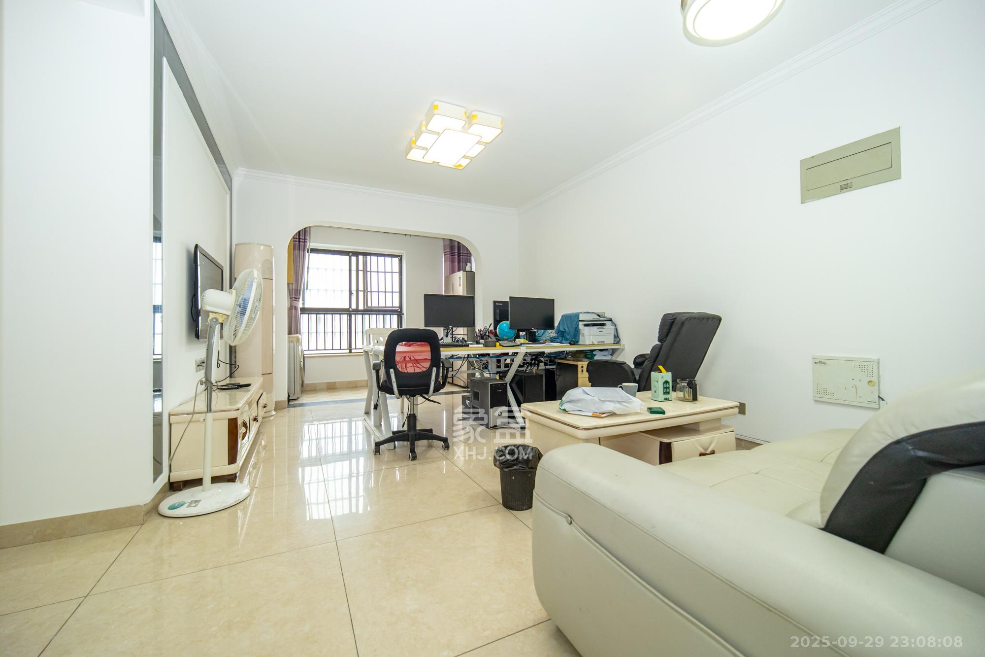 金科时代中心 3室2厅1卫 55.8万 金科时代中心 3室2厅1卫 55.8万客厅