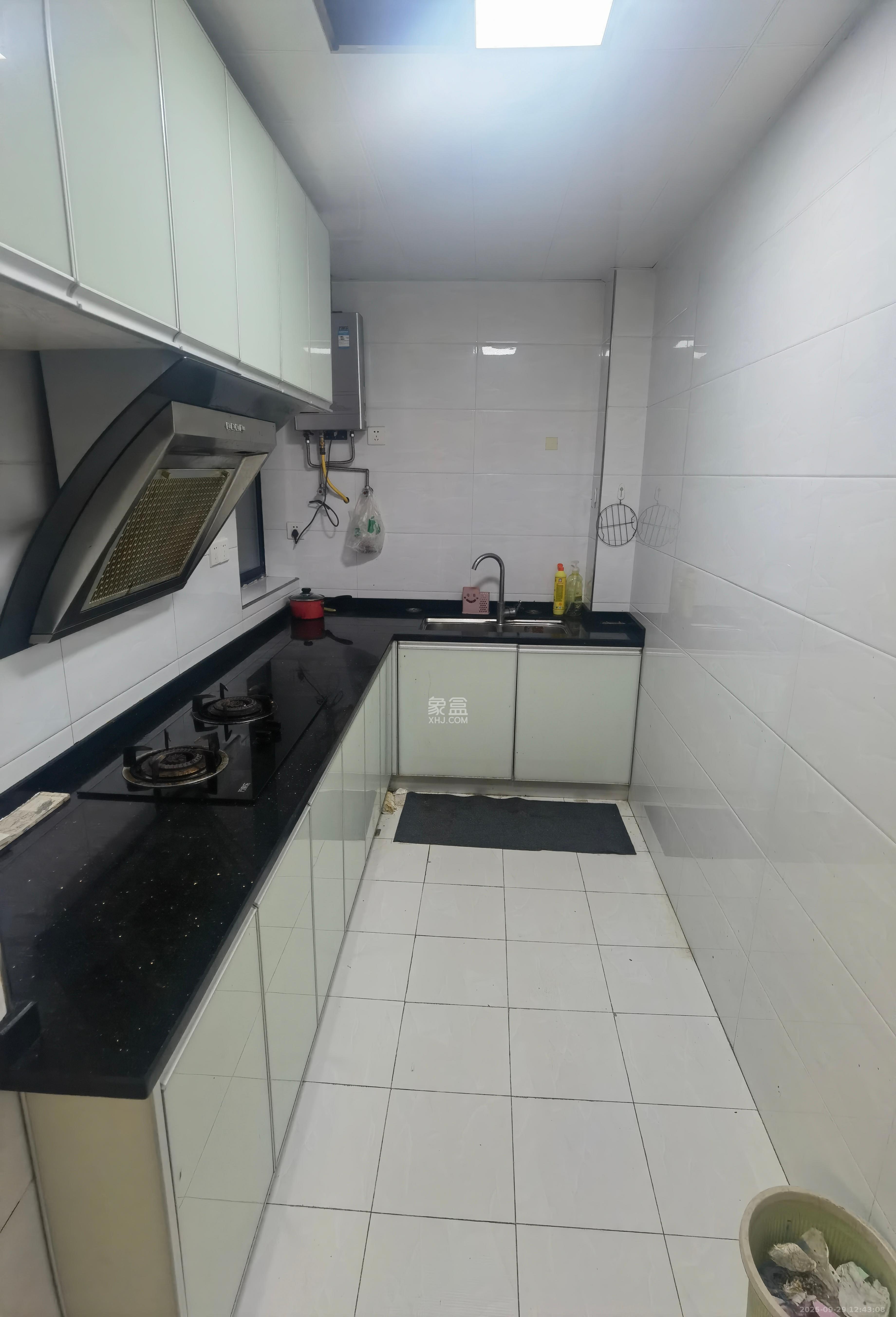 百纳广场(百纳公寓) 2室2厅1卫 2500.0元/月 百纳广场(百纳公寓) 2室2厅1卫 2500.0元/月室内图