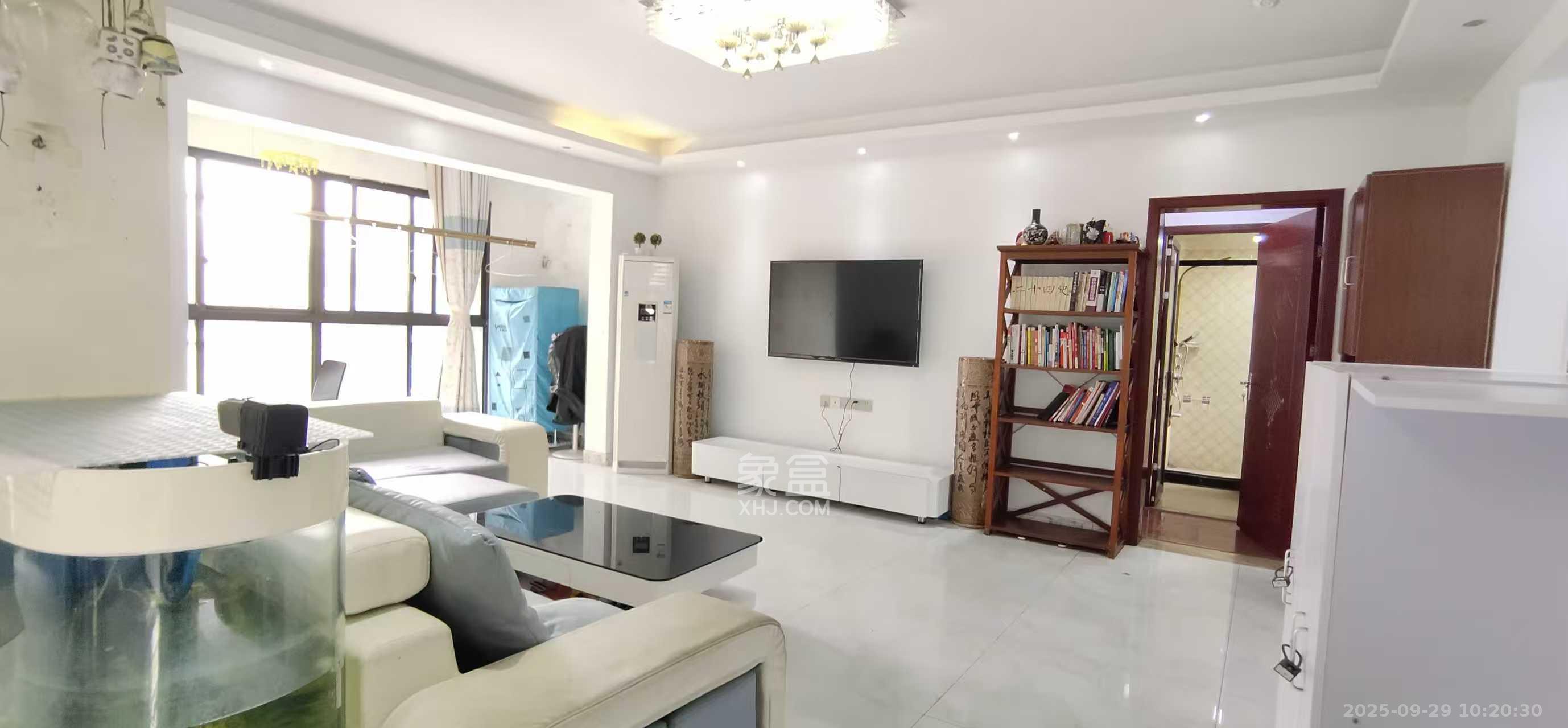 卓越蔚蓝海岸三期  3室2厅2卫    2800.0元/月室内图