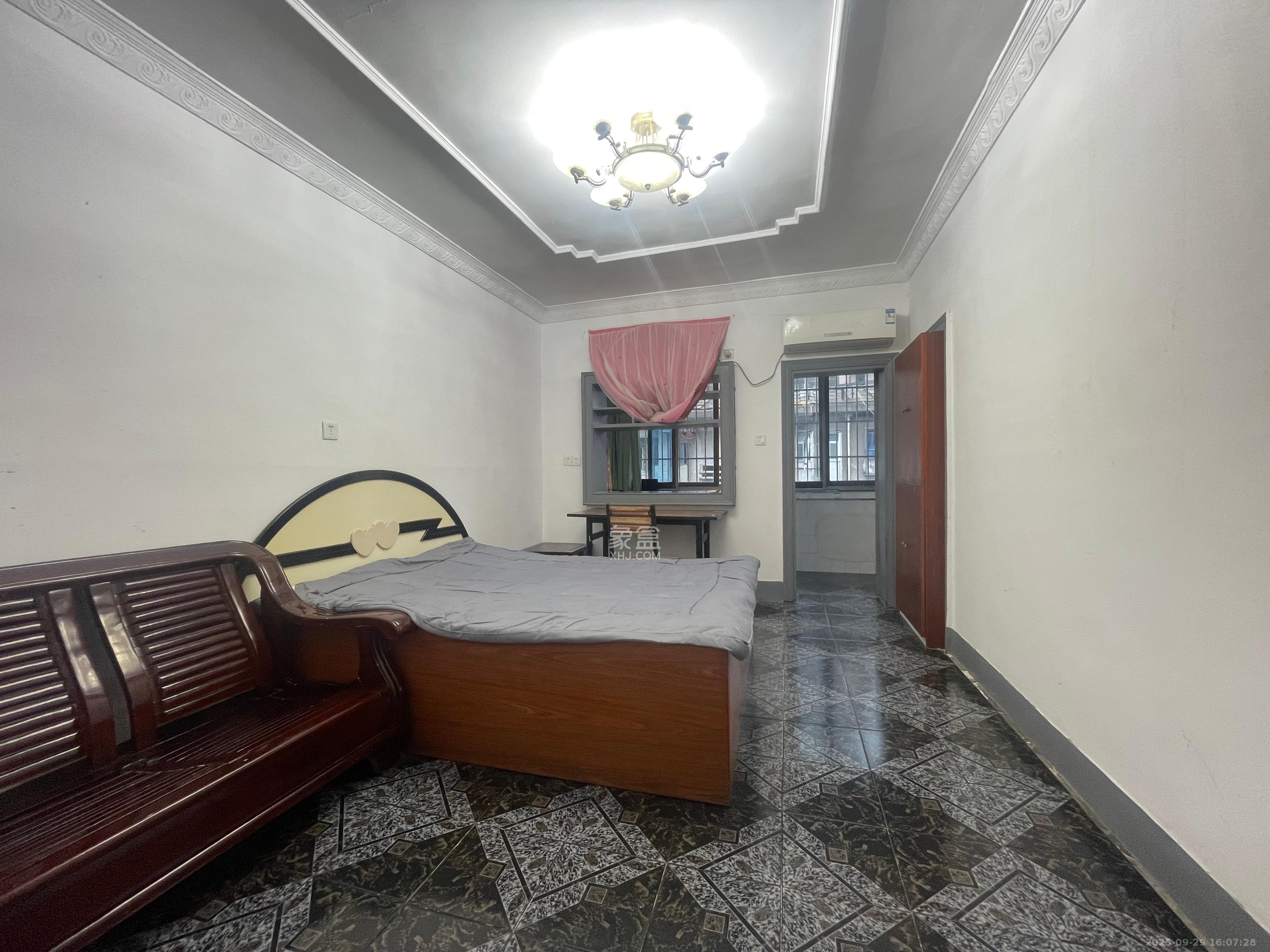 红旗区三片 1室1厅1卫 1400.0元/月 红旗区三片 1室1厅1卫 1400.0元/月室内图