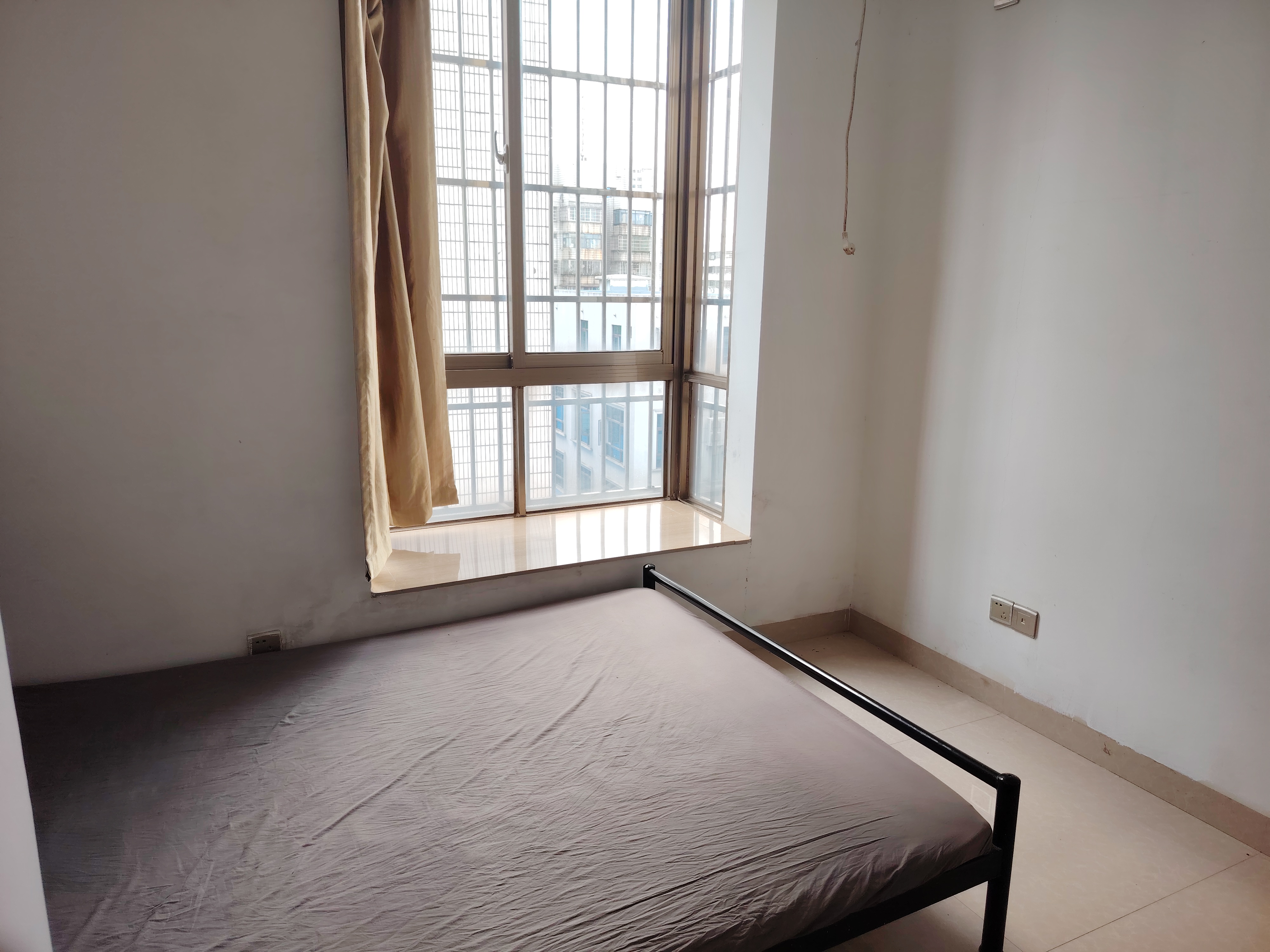 金牛山小区（海秀中路70-5号）  3室2厅1卫    2300.0元/月室内图