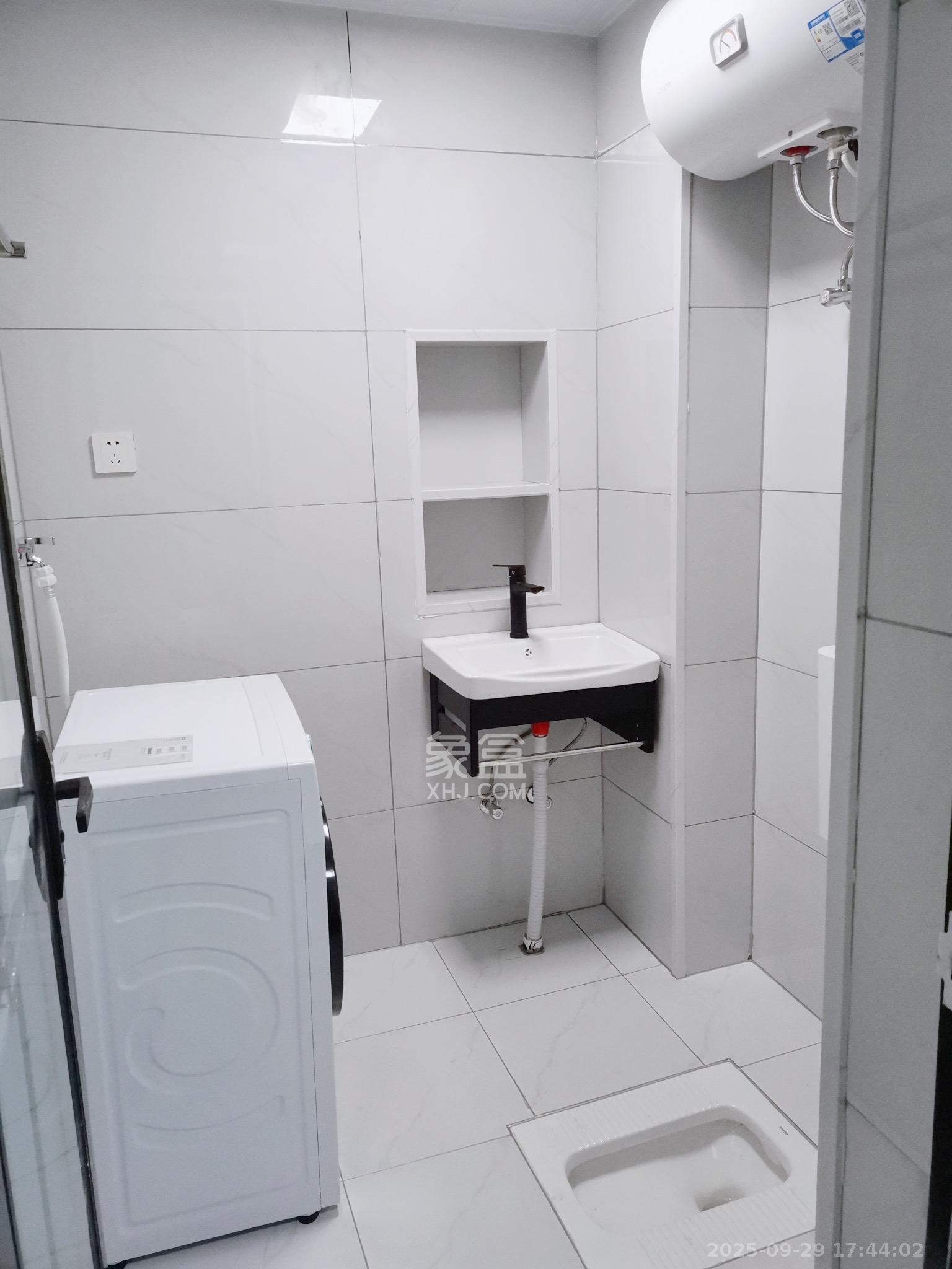 嘉荣苑  1室0厅0卫    1200.0元/月 嘉荣苑  1室0厅0卫    1200.0元/月室内图