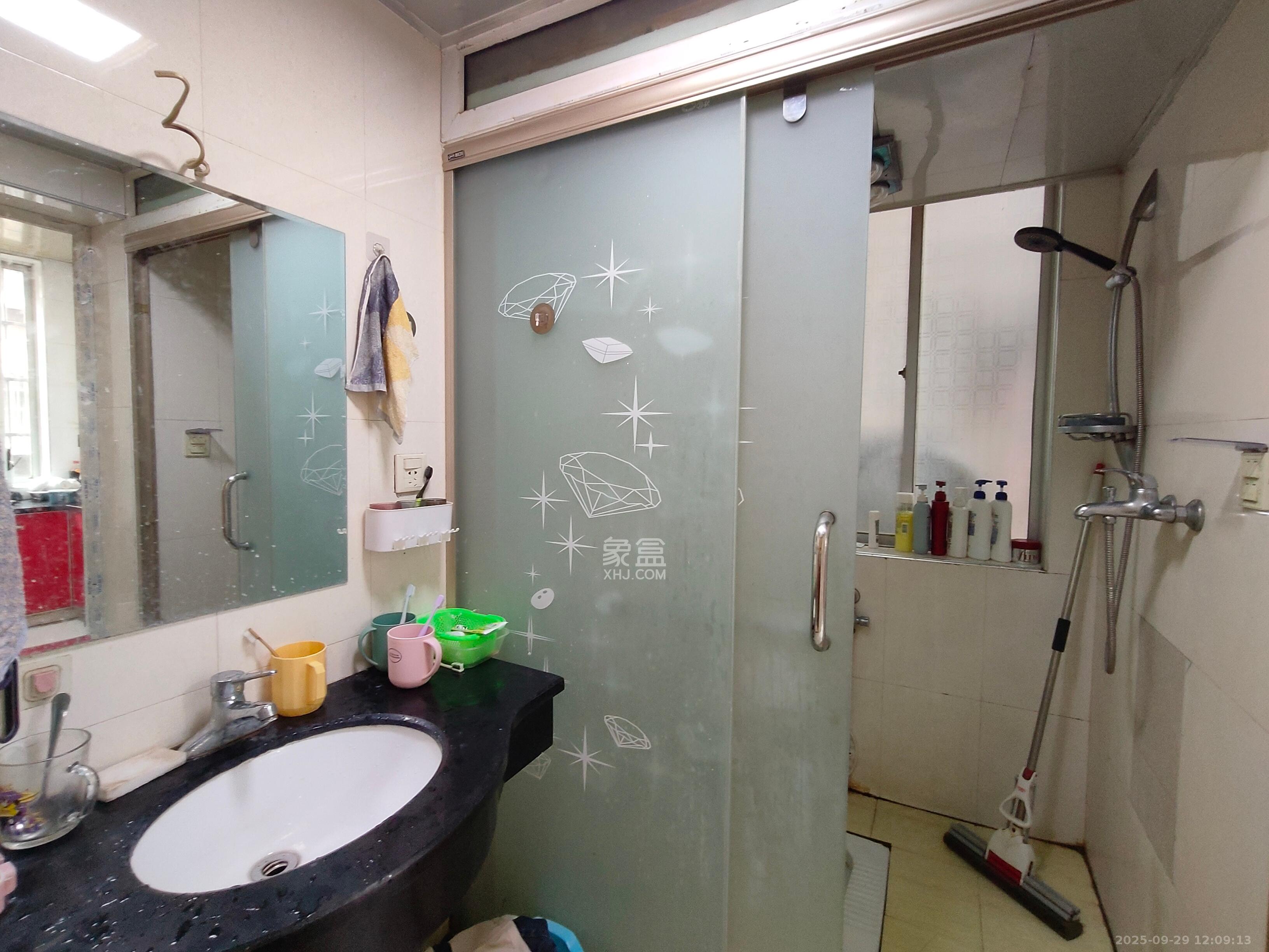 湘绣城 3室2厅1卫 1600.0元/月 湘绣城 3室2厅1卫 1600.0元/月室内图