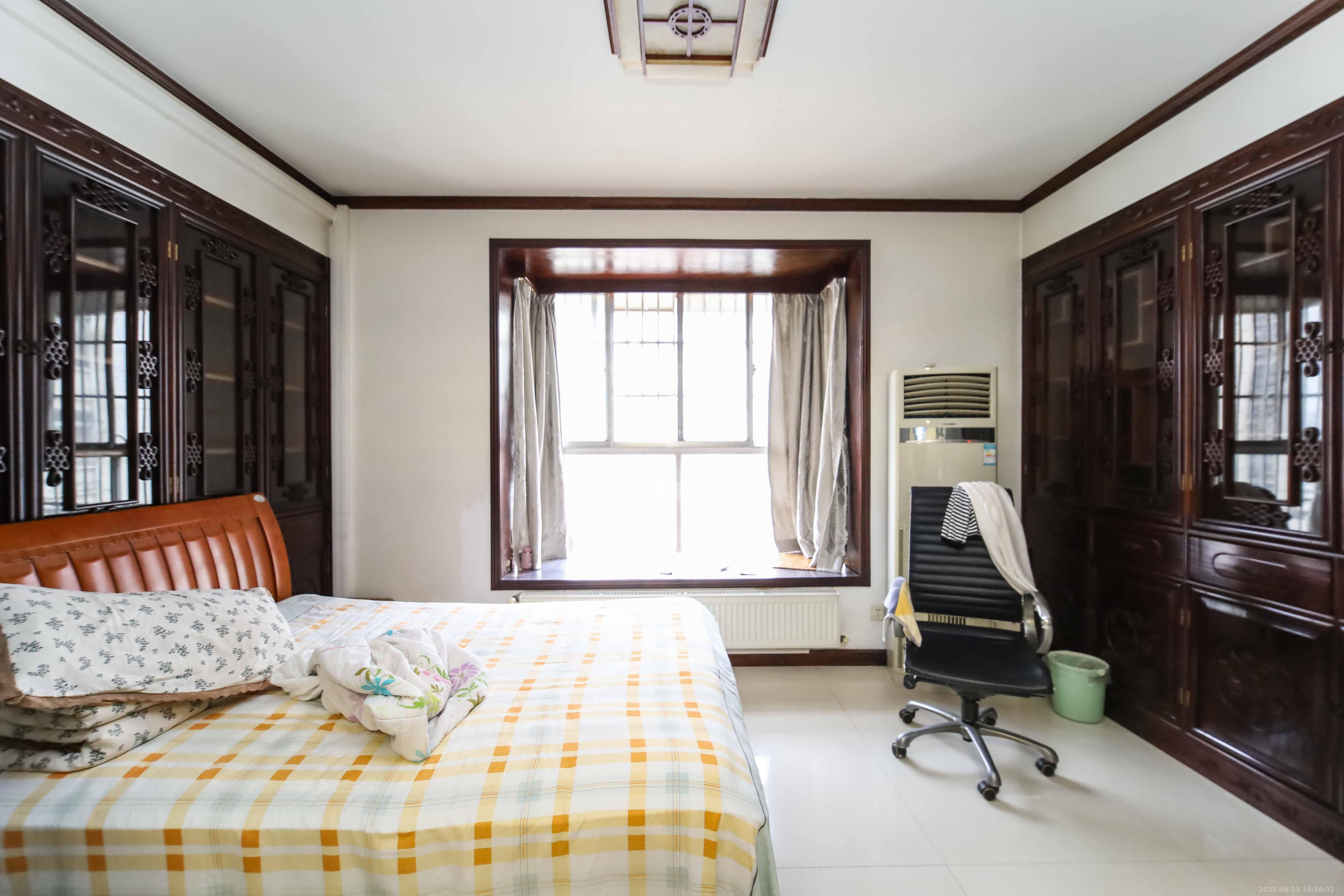 惠泽园  3室2厅2卫    99.0万 惠泽园  3室2厅2卫    99.0万卧室