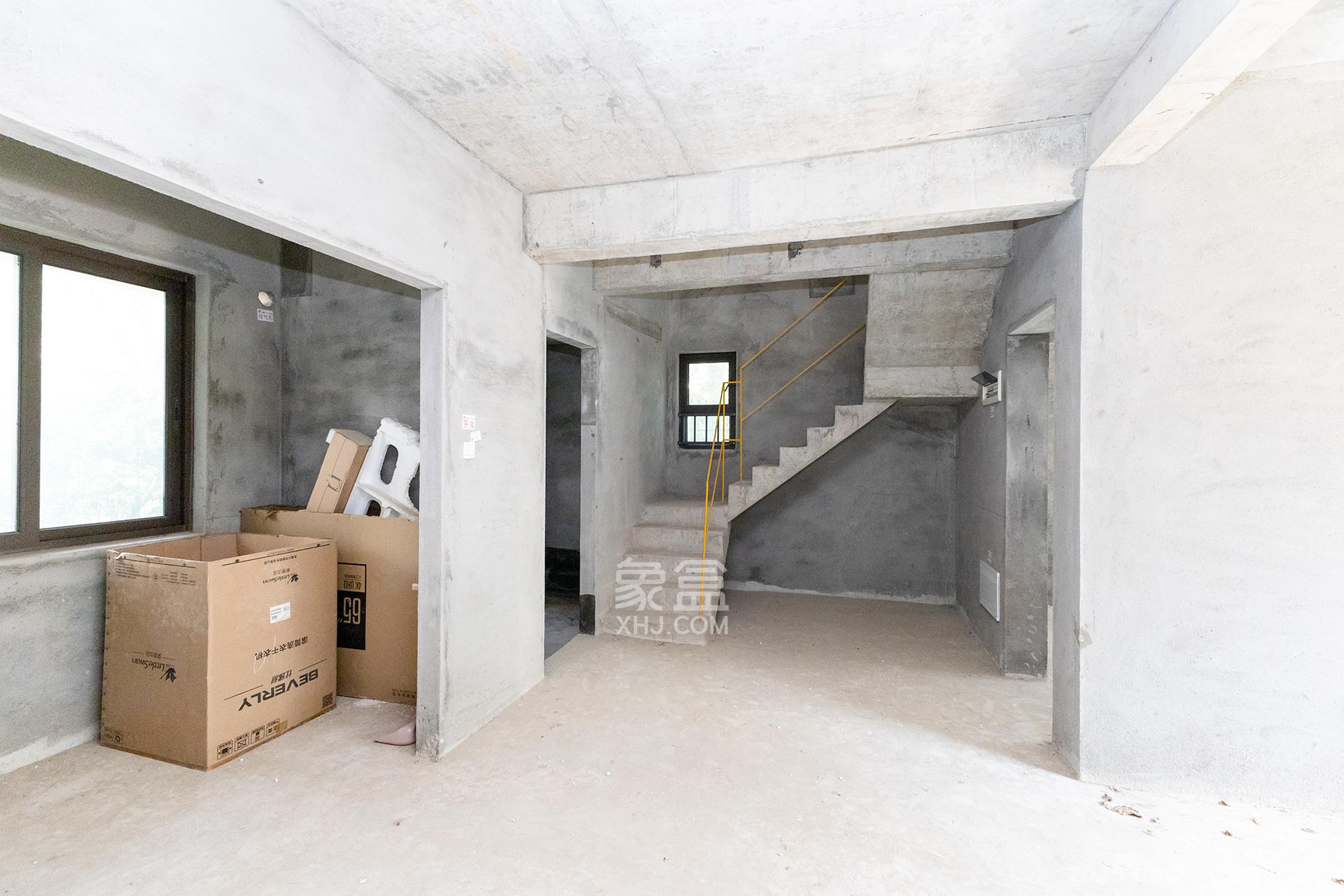 龙湖璟宸原著(龙湖紫宸) 4室2厅2卫 228.0万 龙湖璟宸原著(龙湖紫宸) 4室2厅2卫 228.0万客厅