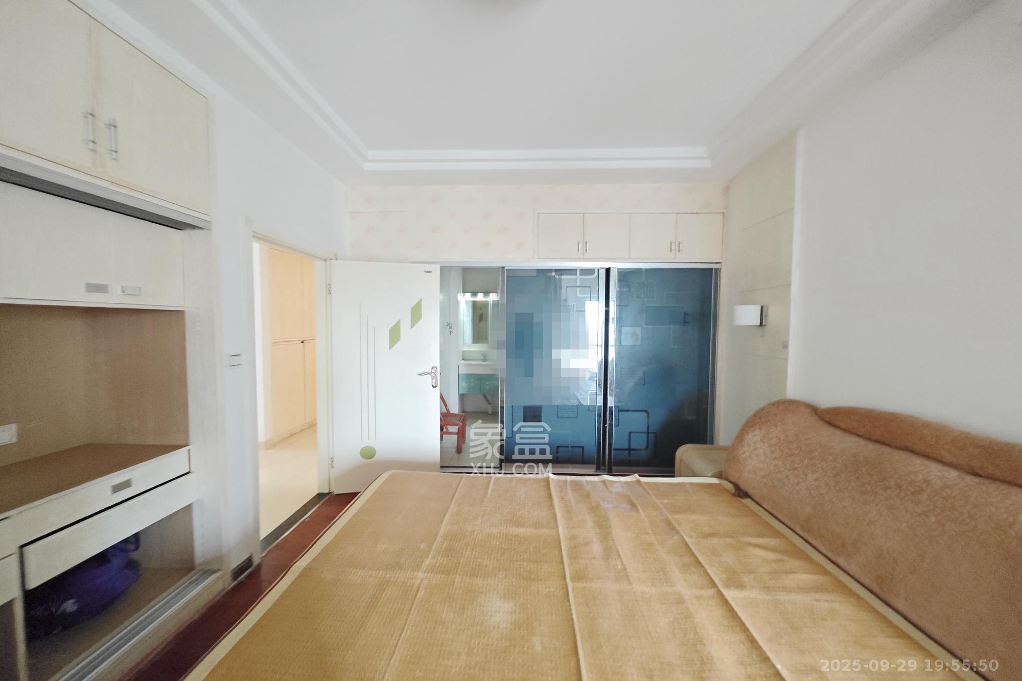 锦绣世纪  3室2厅2卫    126.0万 锦绣世纪  3室2厅2卫    126.0万卧室