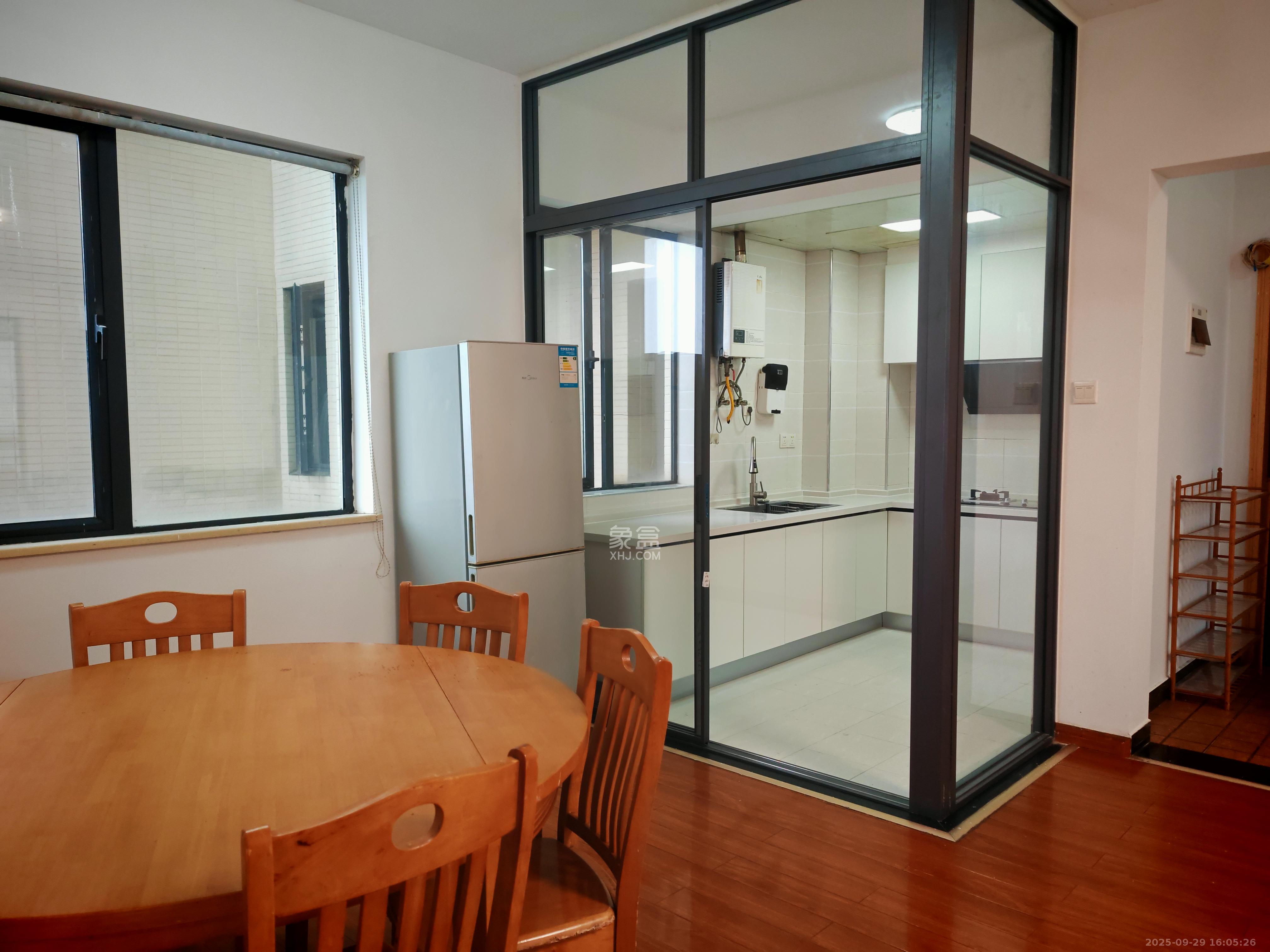 莱茵城  3室2厅2卫    2200.0元/月室内图