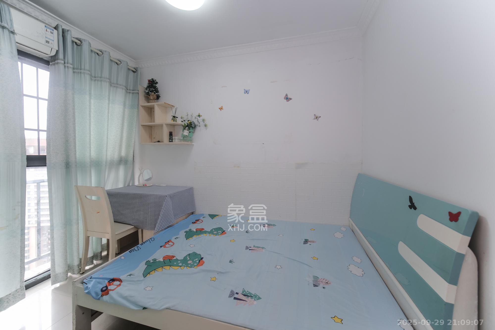 三一街区 3室2厅1卫 49.8万 三一街区 3室2厅1卫 49.8万卧室