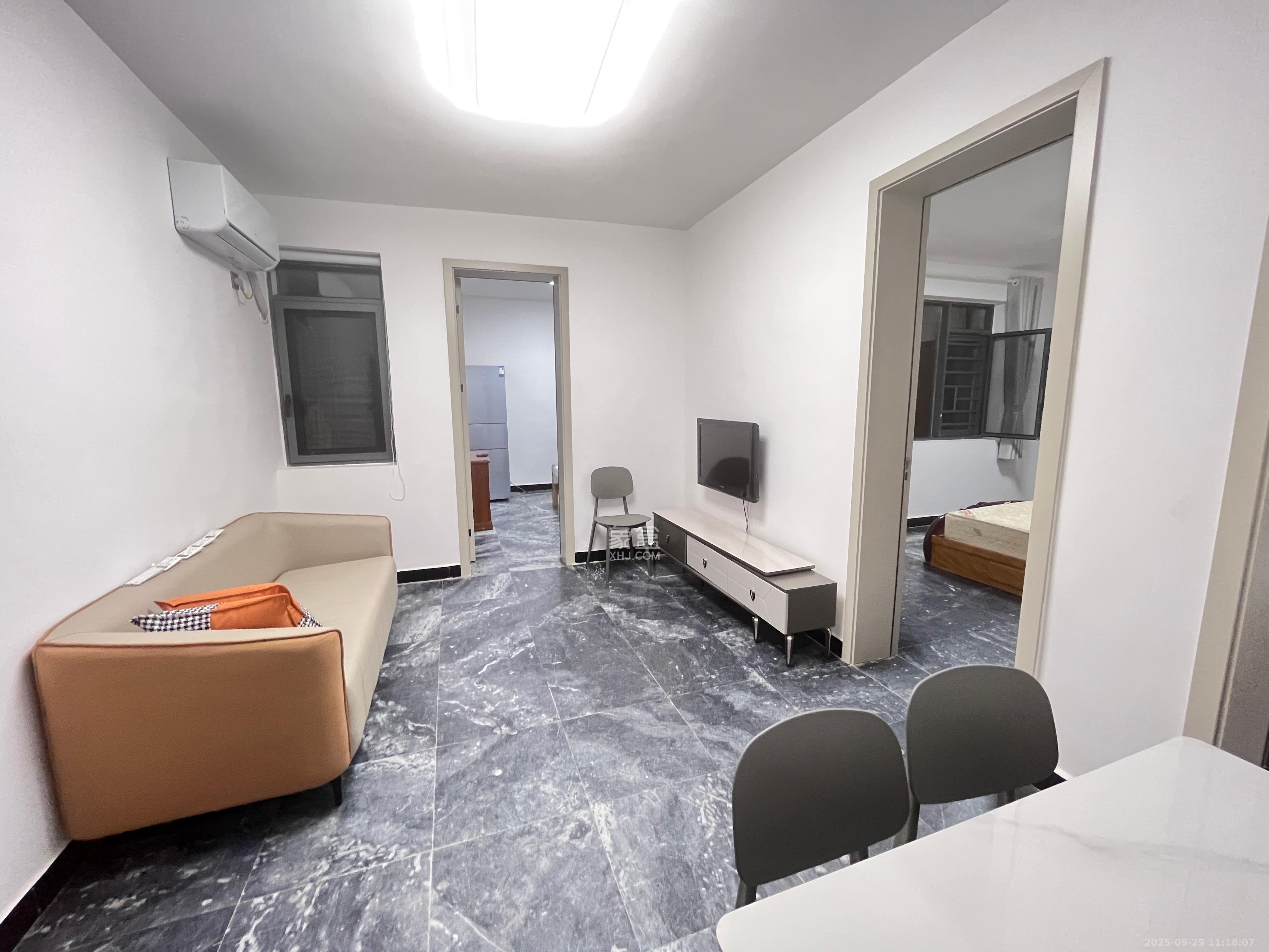 省人民医院宿舍(东文庙坪) 3室2厅1卫 2400.0元/月 省人民医院宿舍(东文庙坪) 3室2厅1卫 2400.0元/月室内图