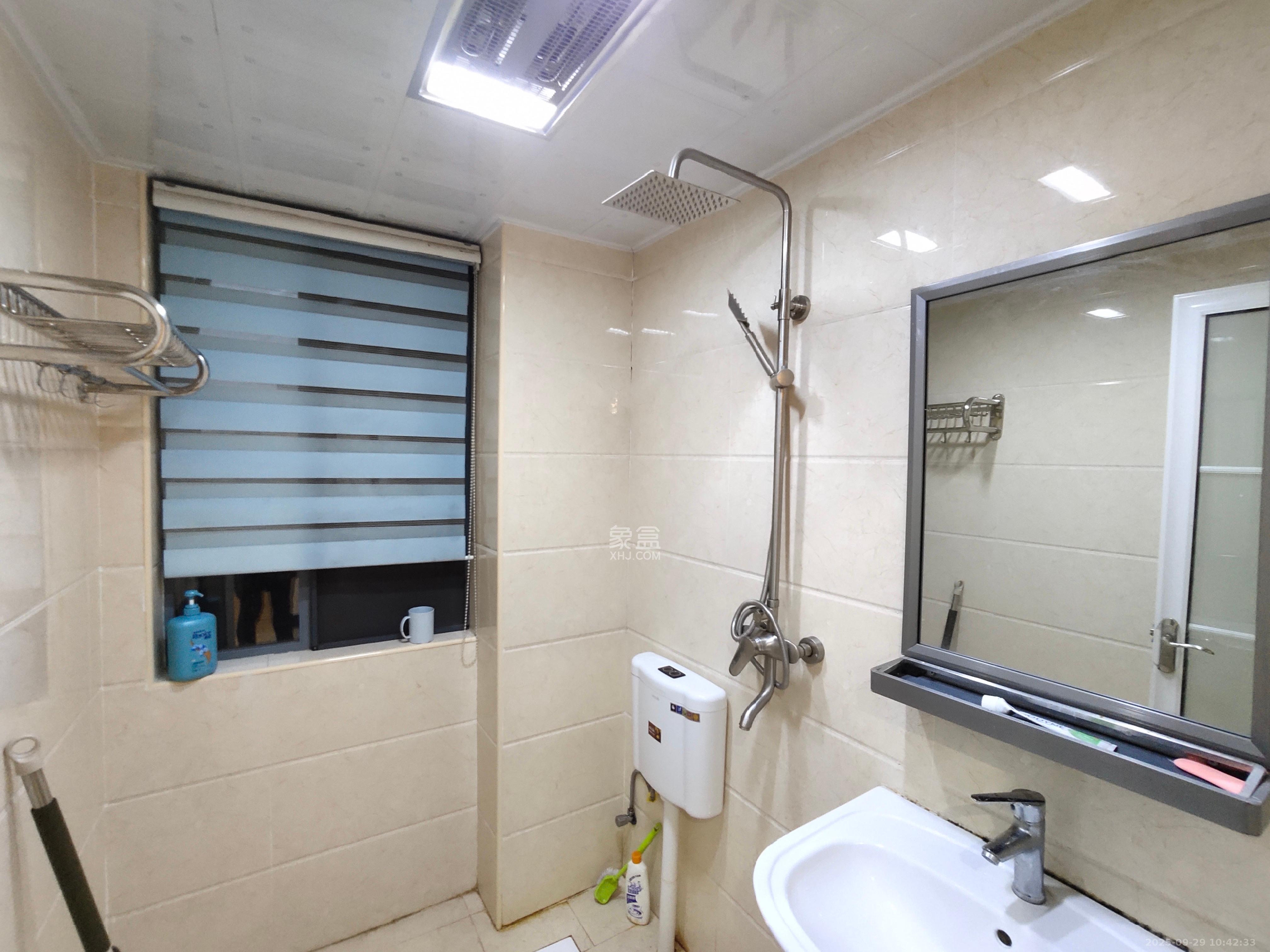 嘉宇盛世华章 3室2厅1卫 2700.0元/月 嘉宇盛世华章 3室2厅1卫 2700.0元/月室内图