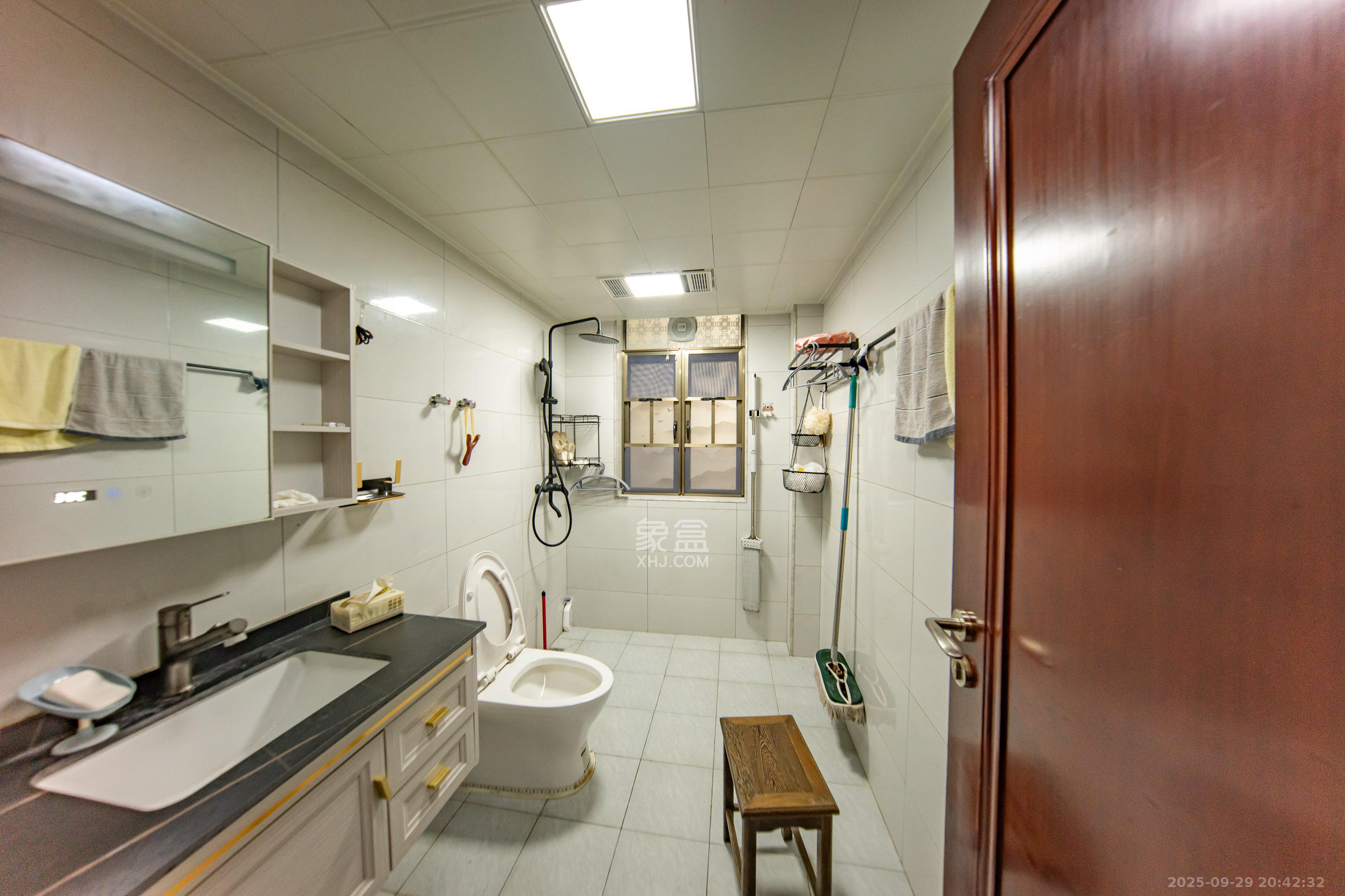 江山帝景雅典  4室2厅2卫    186.0万卫生间