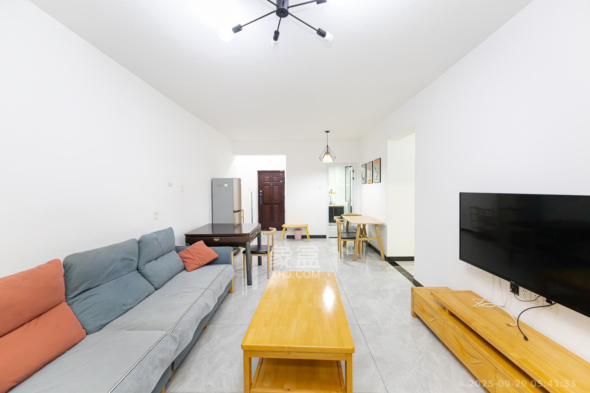 勤诚达境界城 3室2厅2卫 92.0万 勤诚达境界城 3室2厅2卫 92.0万客厅