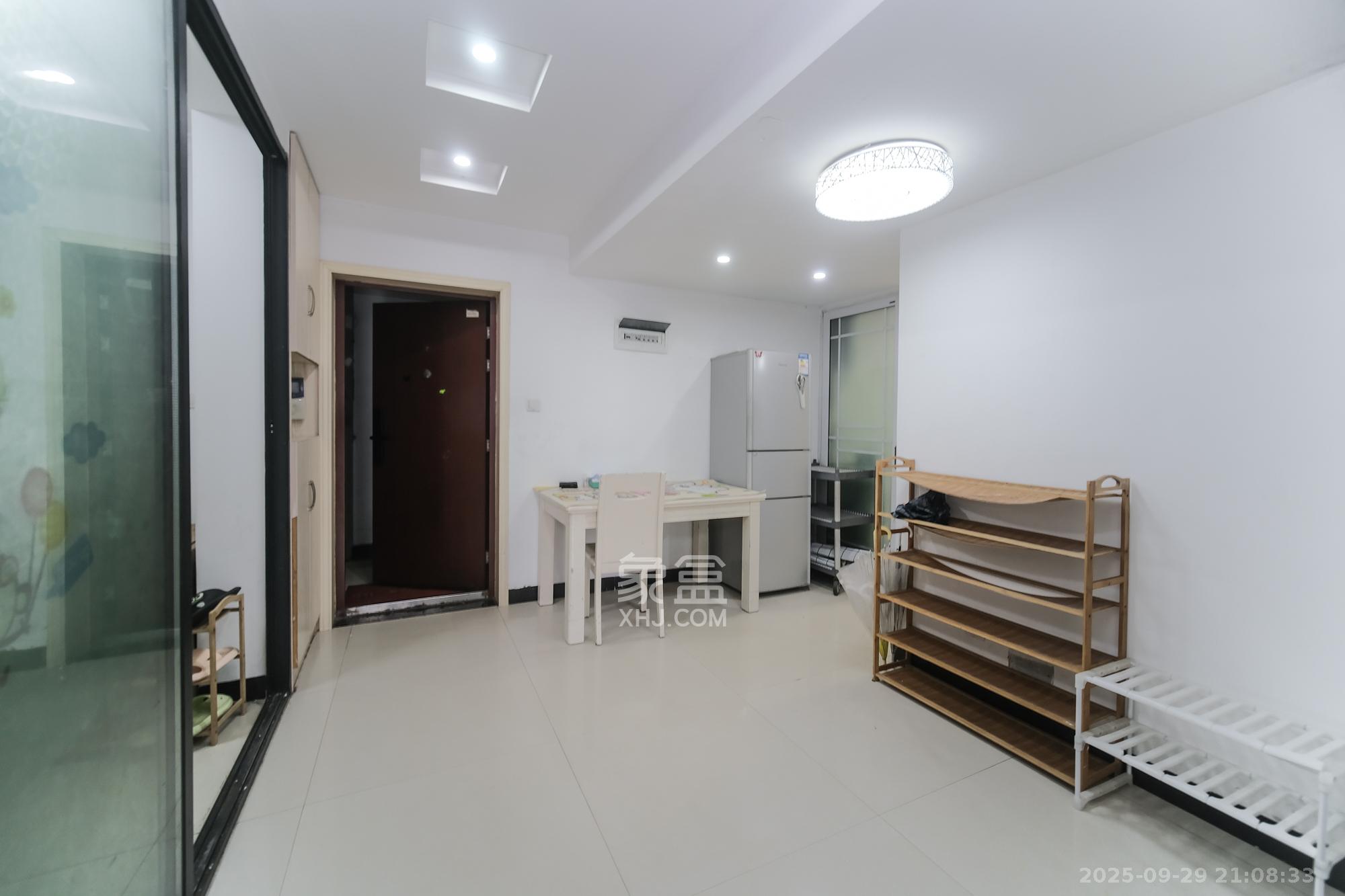 三一街区  3室2厅1卫    49.8万客厅