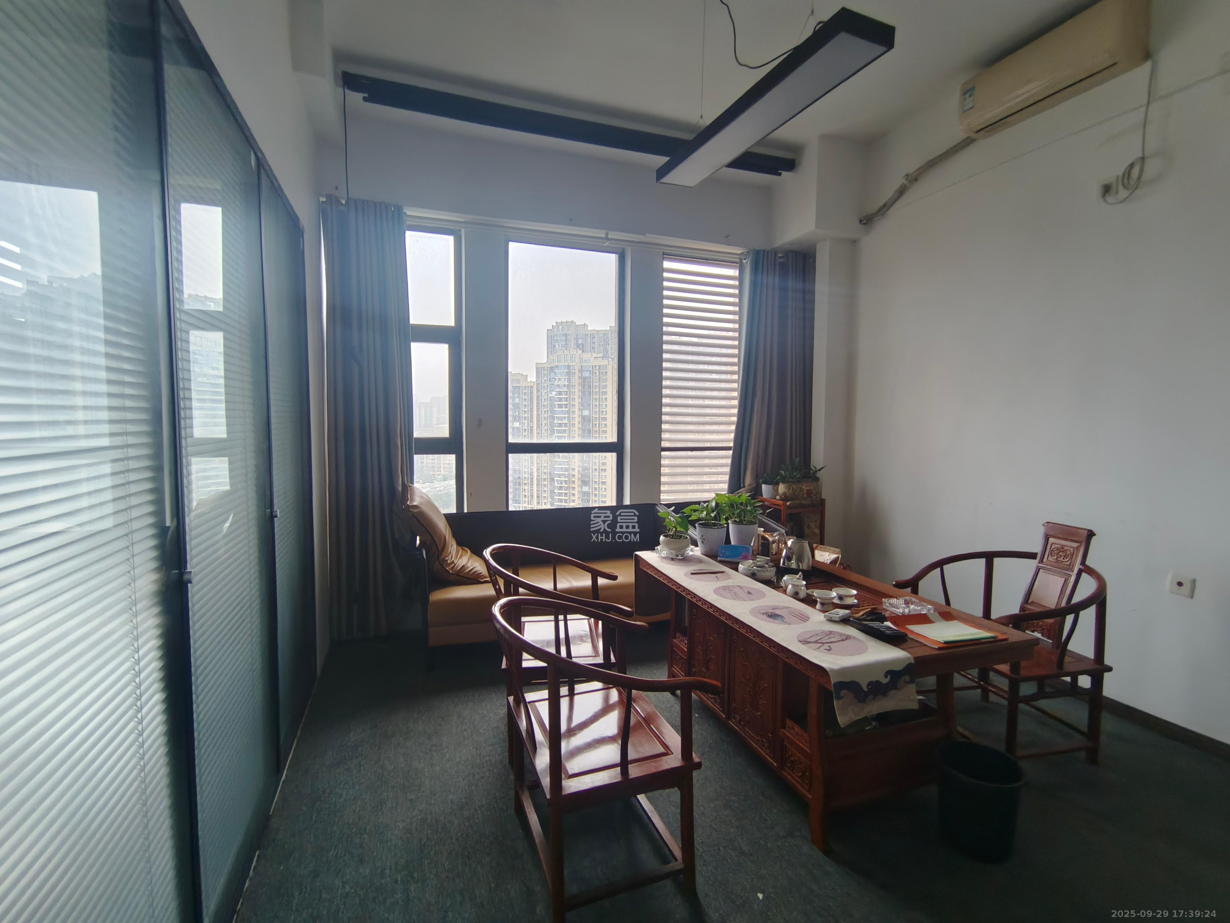 新世界广场  1室1厅1卫   7200.00元/月室内图