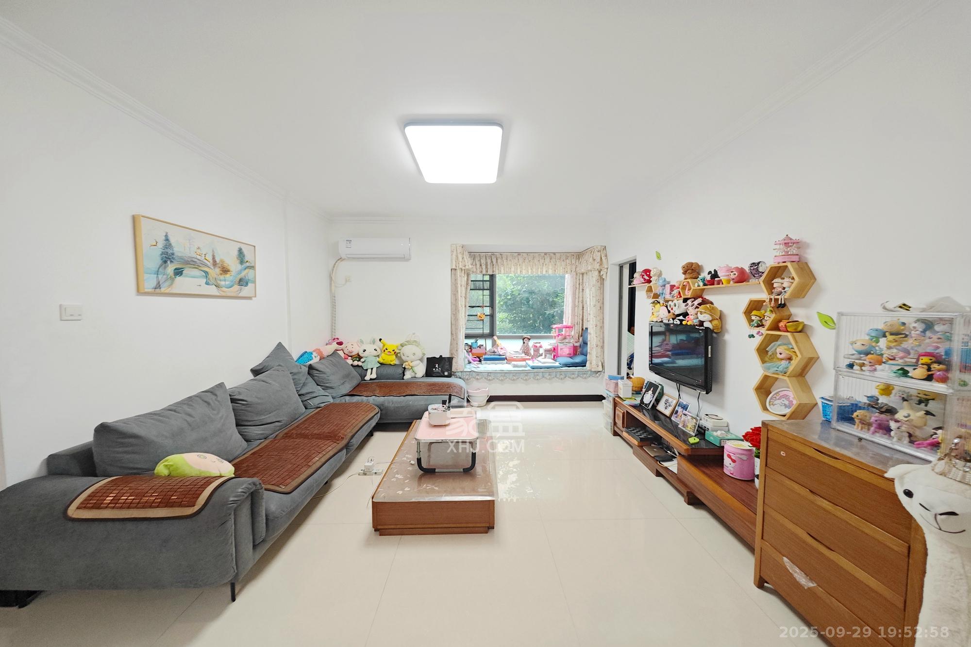 新城新世界一二三期 2室2厅1卫 73.0万 新城新世界一二三期 2室2厅1卫 73.0万客厅