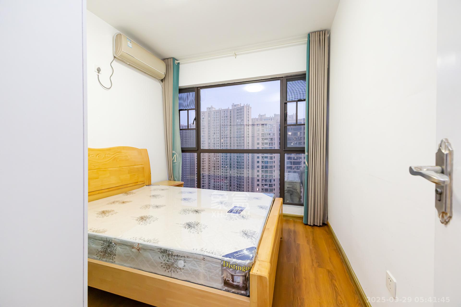 勤诚达境界城 3室2厅2卫 92.0万 勤诚达境界城 3室2厅2卫 92.0万卧室