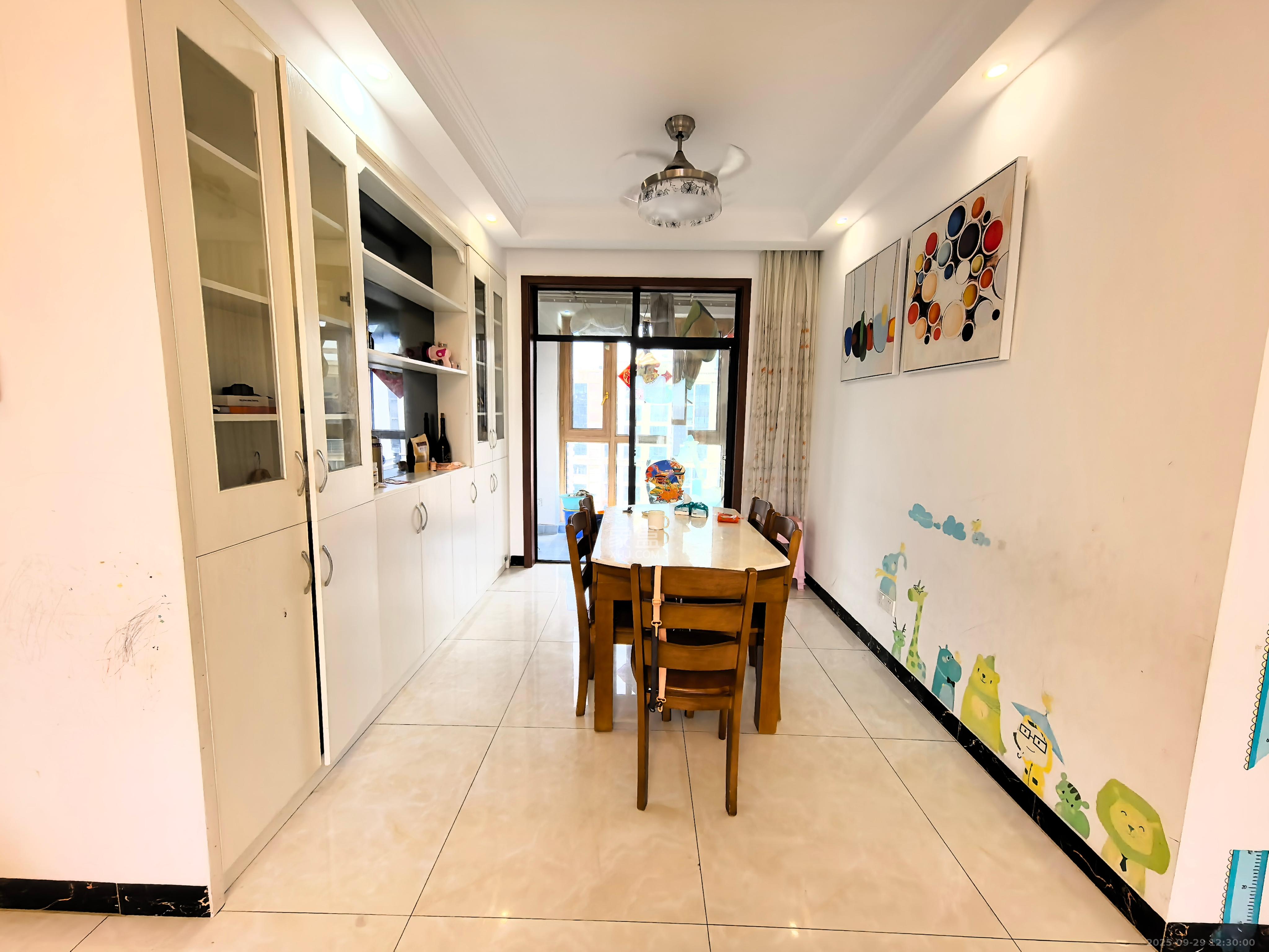 辉煌国际城二期  4室2厅2卫    3200.0元/月室内图