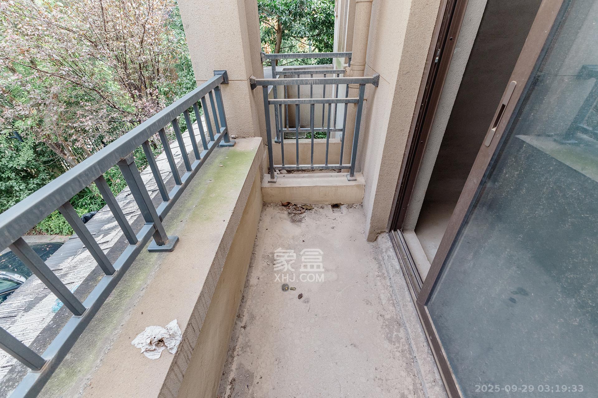 龙湖璟宸原著(龙湖紫宸) 4室2厅2卫 228.0万 龙湖璟宸原著(龙湖紫宸) 4室2厅2卫 228.0万阳台