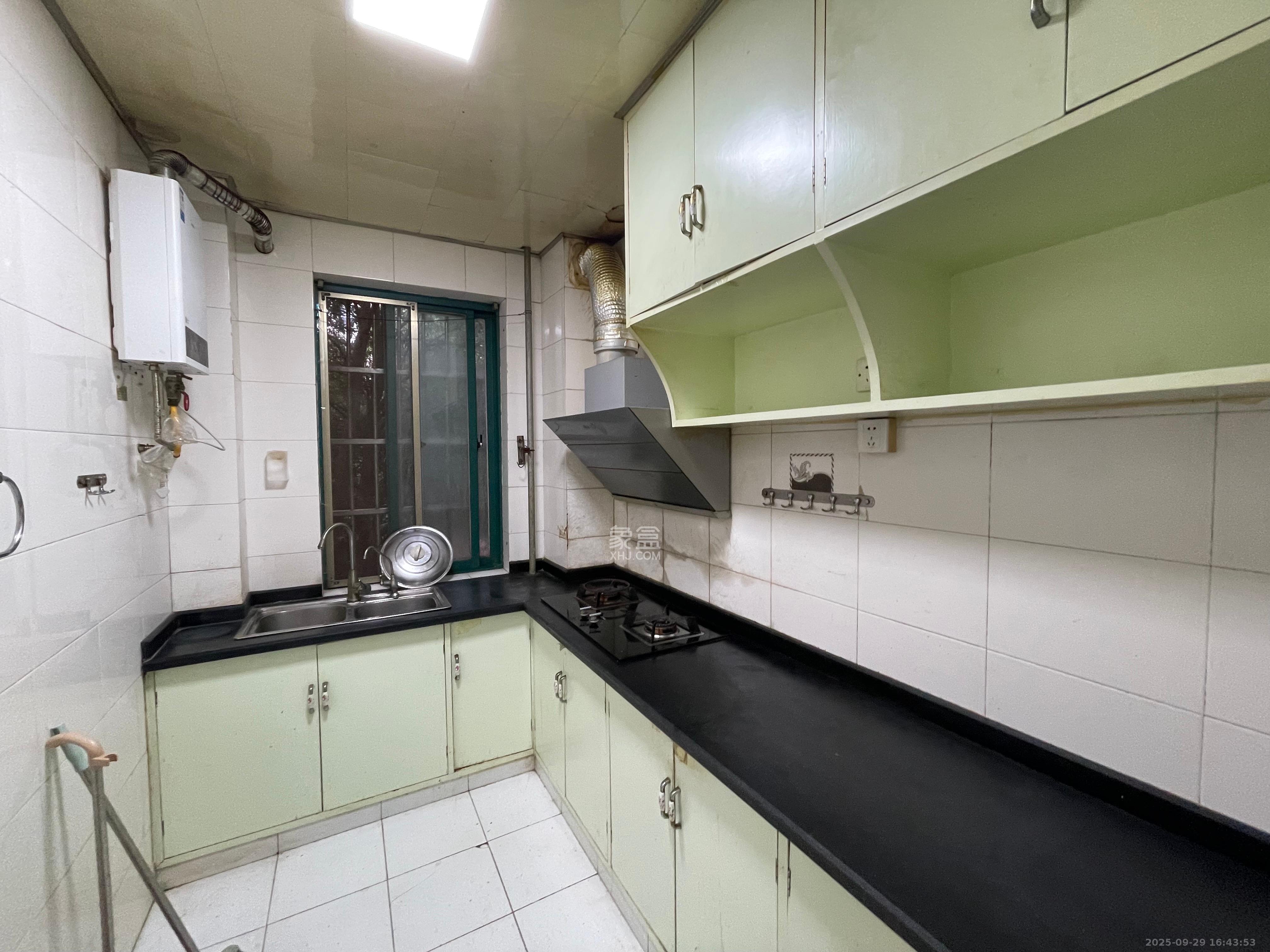 东方新城  2室1厅1卫    2400.0元/月室内图