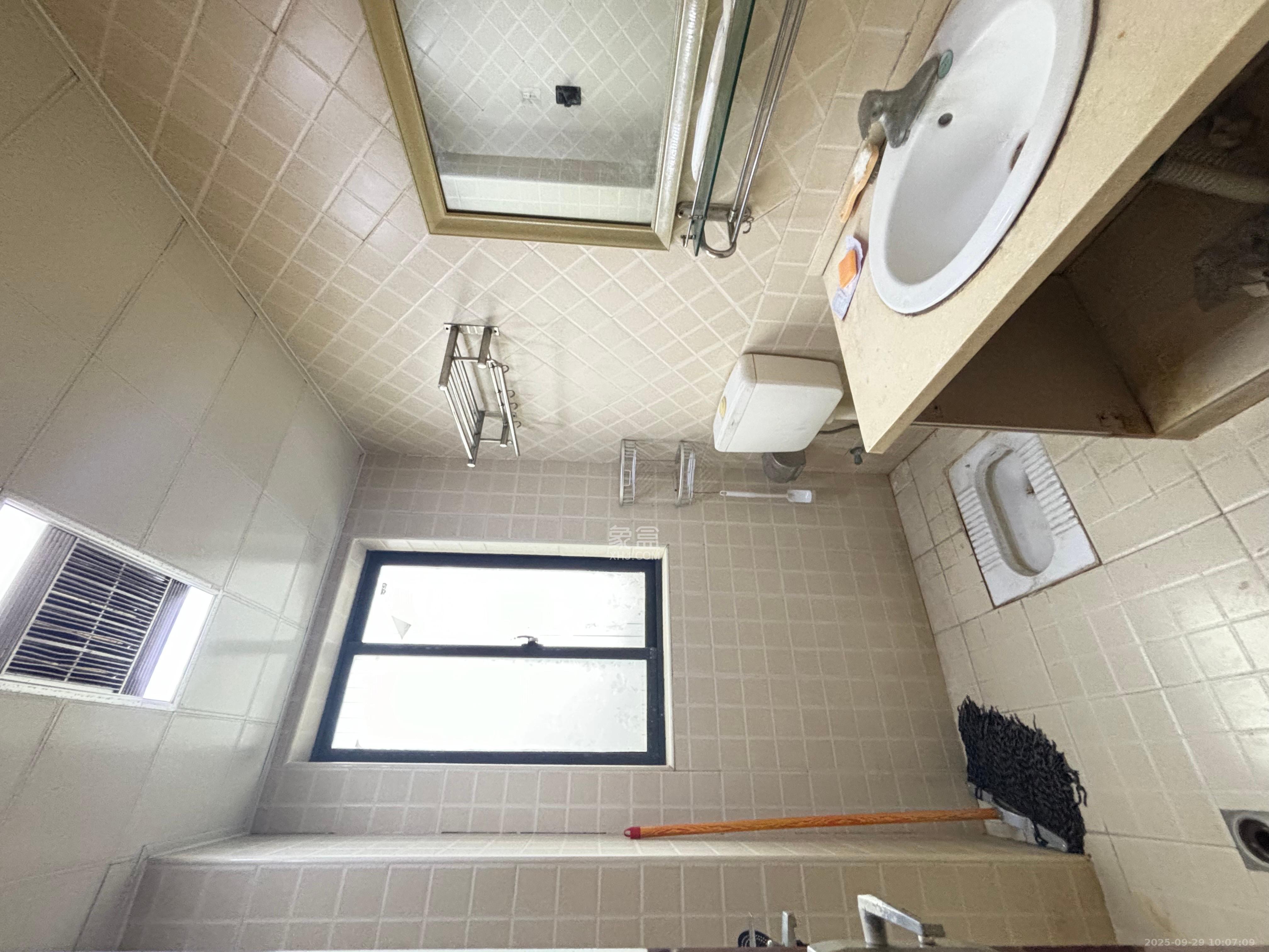 花样年华 3室2厅1卫 1400.0元/月 花样年华 3室2厅1卫 1400.0元/月室内图