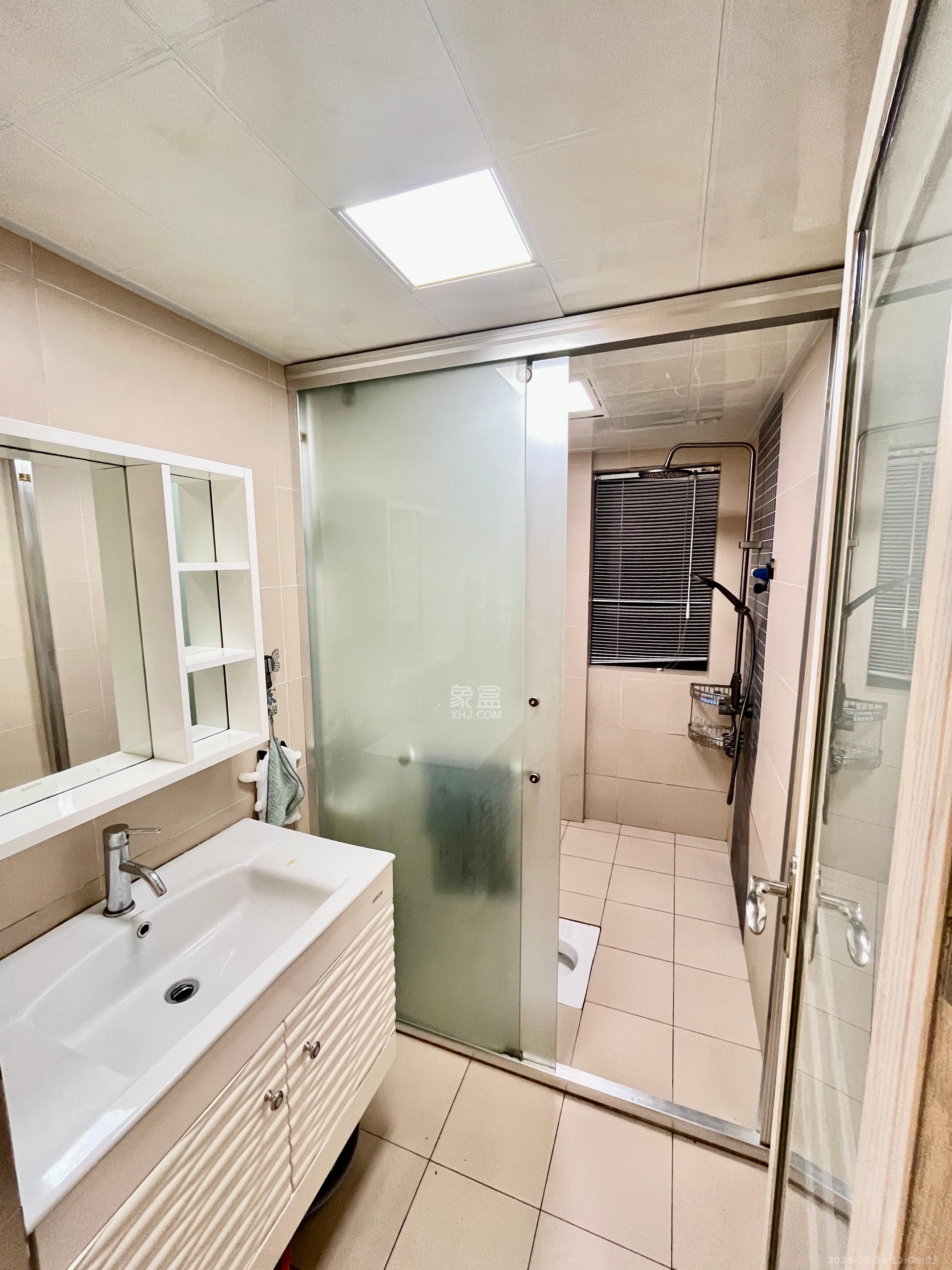 海洋半岛(月珑湾) 3室2厅2卫 2500.00元/月 海洋半岛(月珑湾) 3室2厅2卫 2500.00元/月室内图