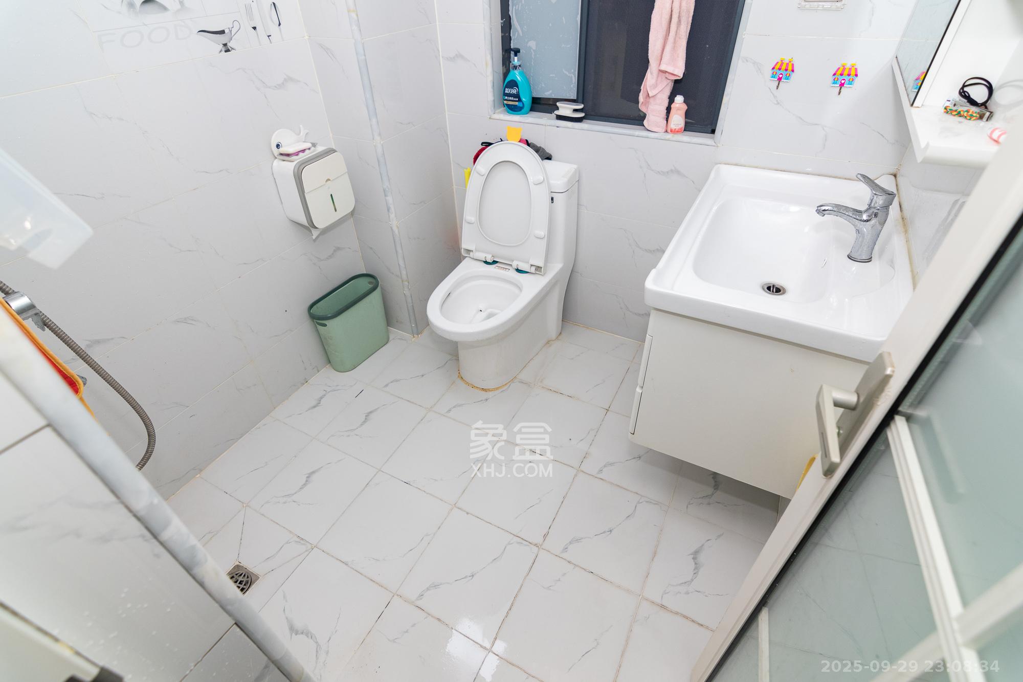 澳海谷山府 4室2厅2卫 75.0万 澳海谷山府 4室2厅2卫 75.0万卫生间